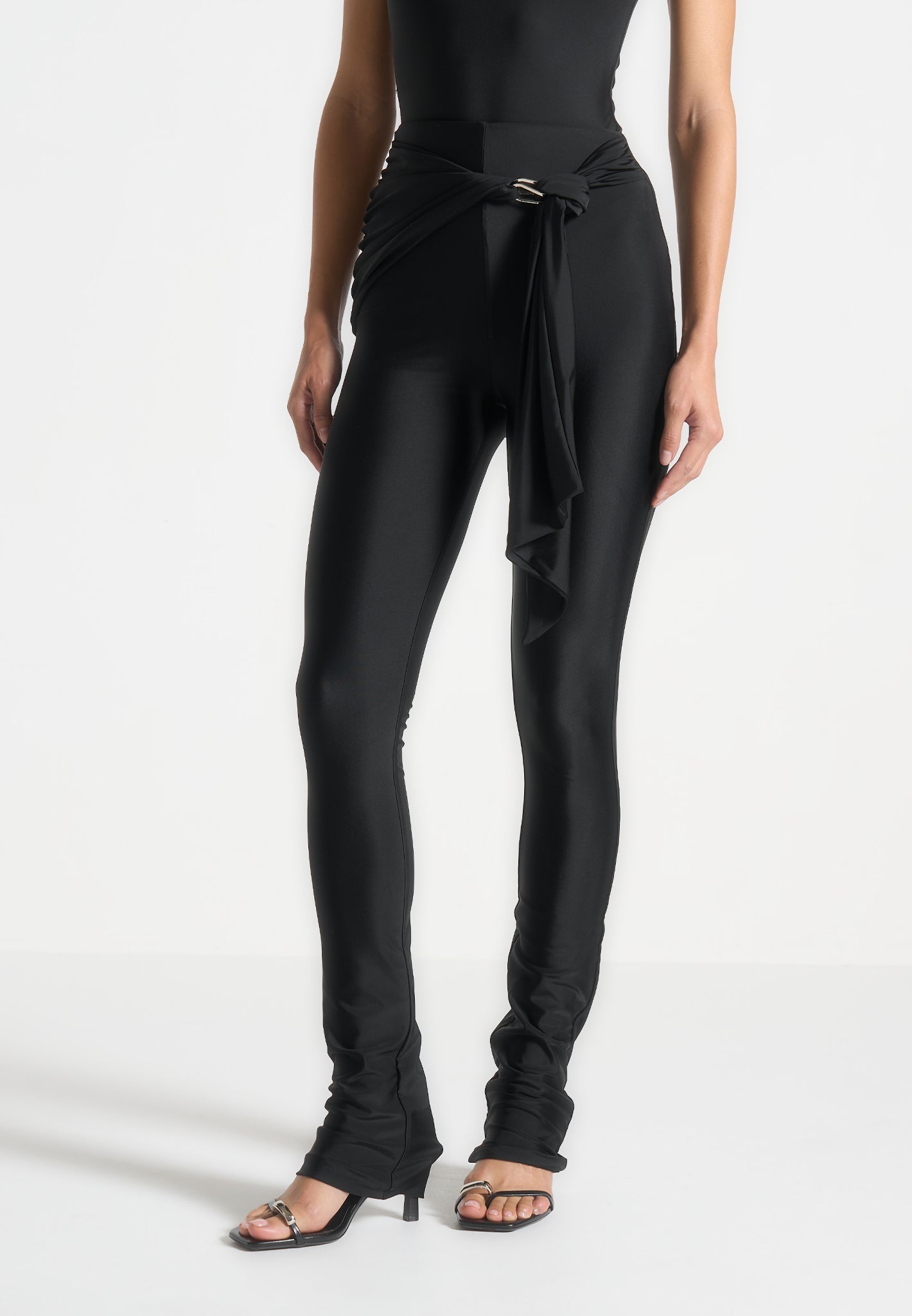 Leggings mit drapiertem Metalldetail - Schwarz