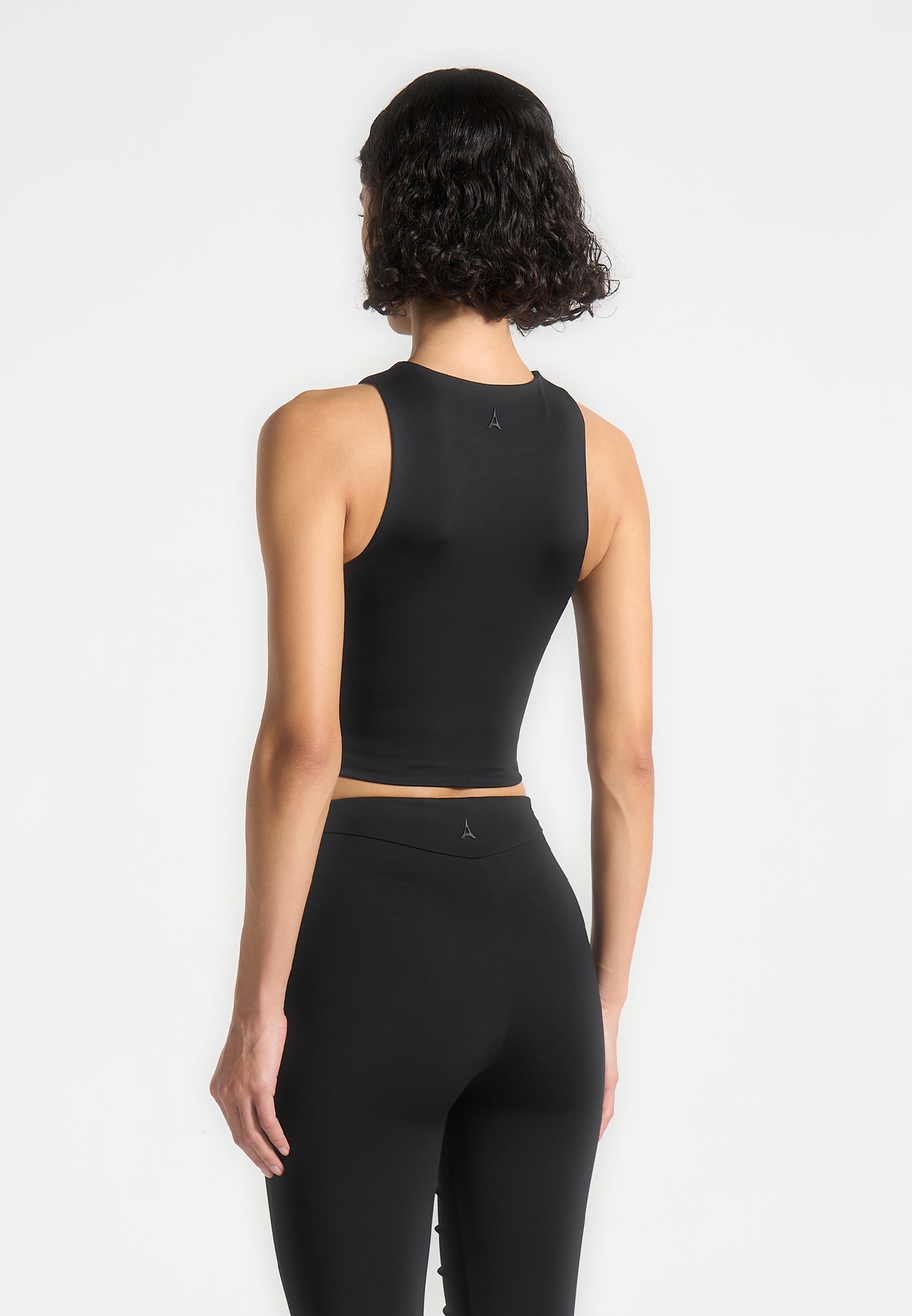 Racer-Top mit Ösendetail - Schwarz