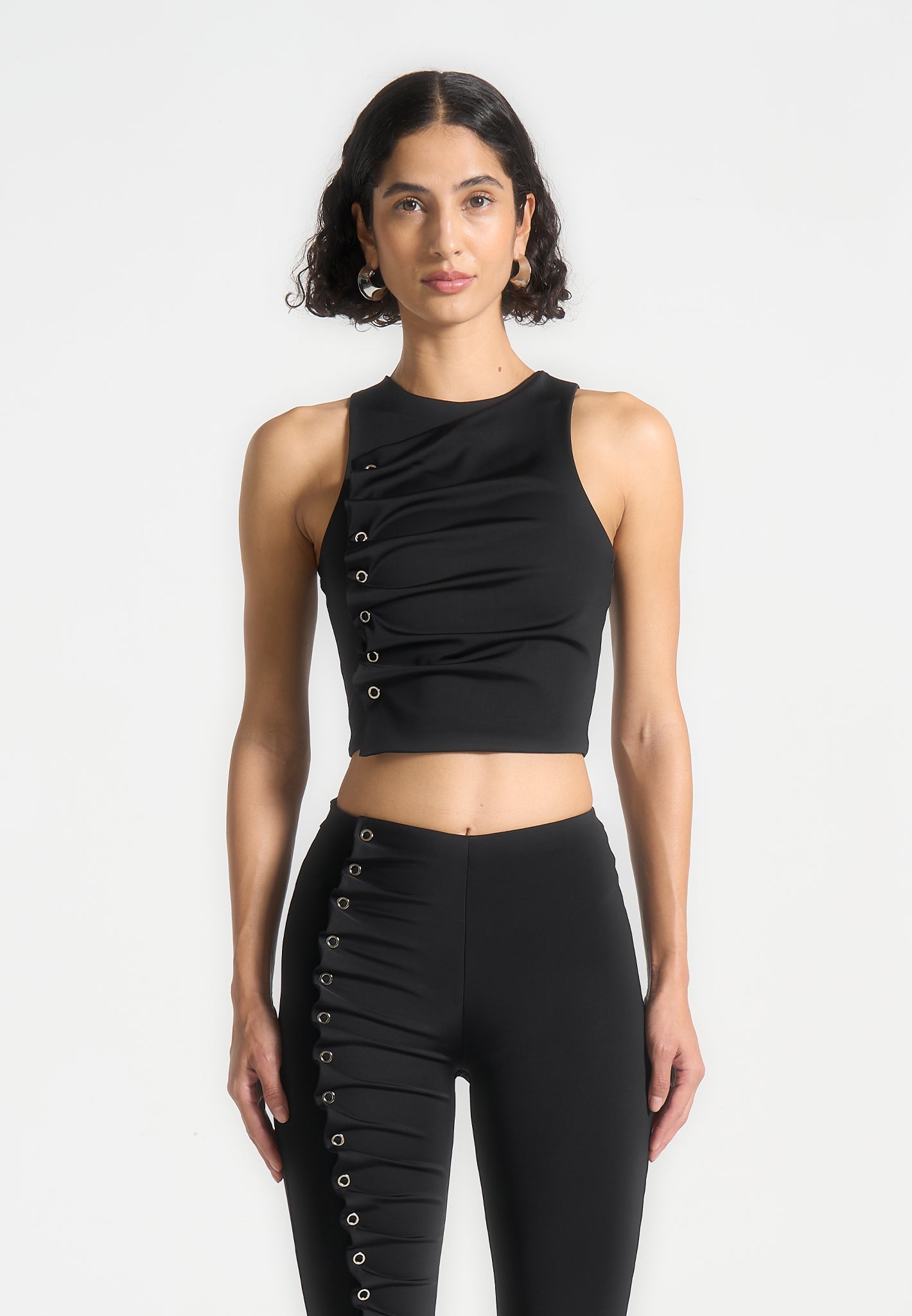 Racer-Top mit Ösendetail - Schwarz