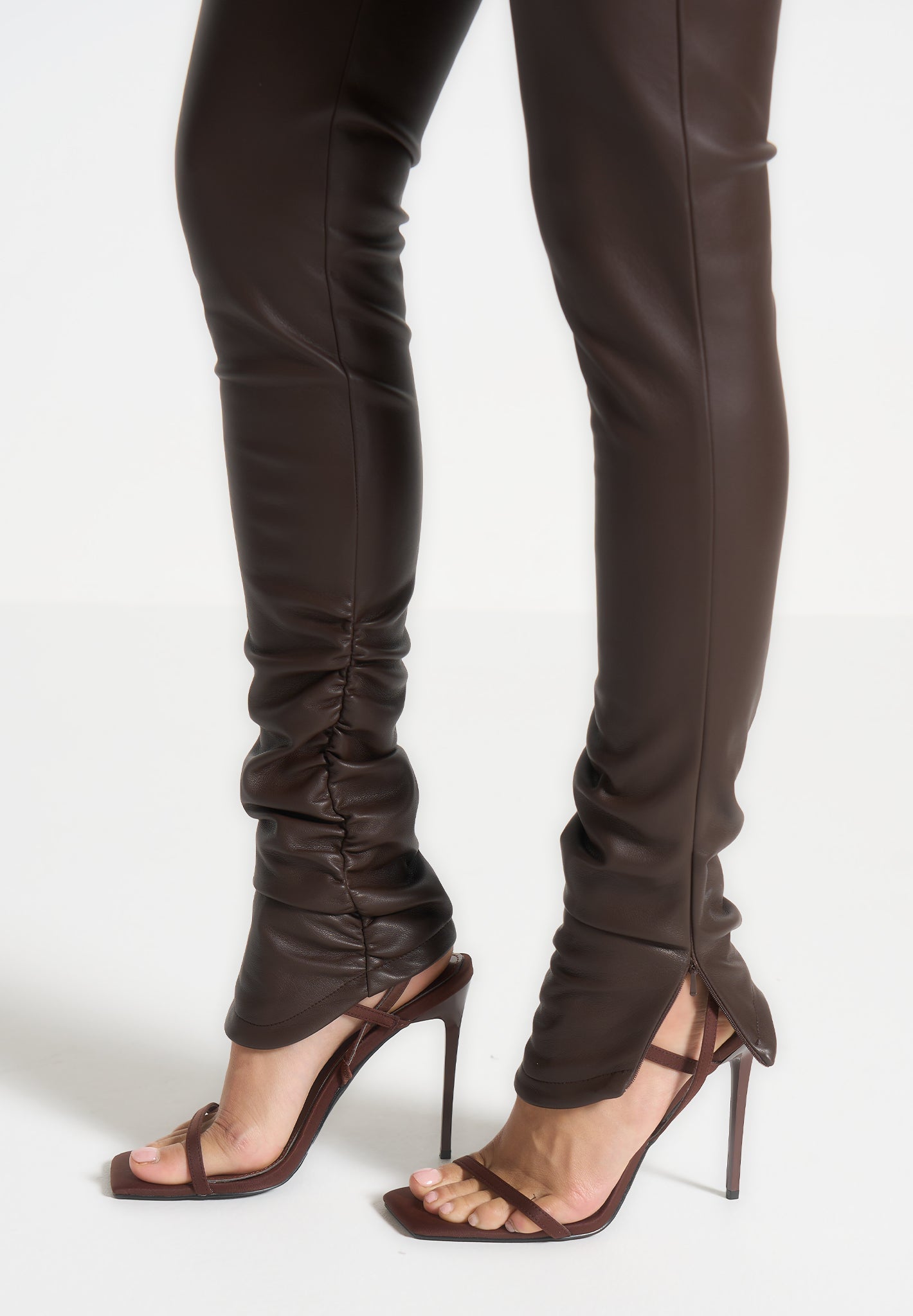 Leggings aus Leder mit abgewinkeltem Bund - Braun