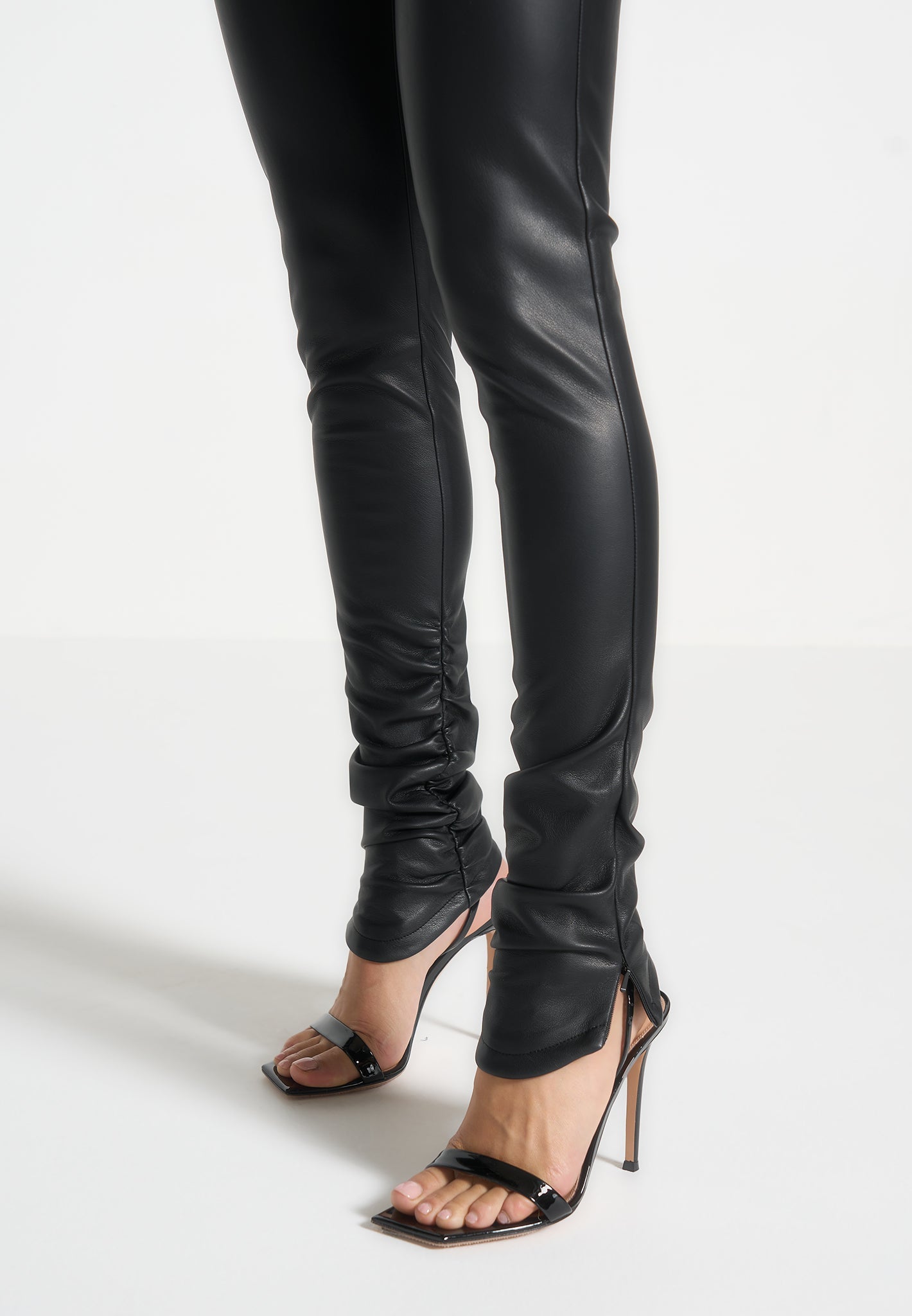 Leggings aus Leder mit abgewinkeltem Bund - Schwarz