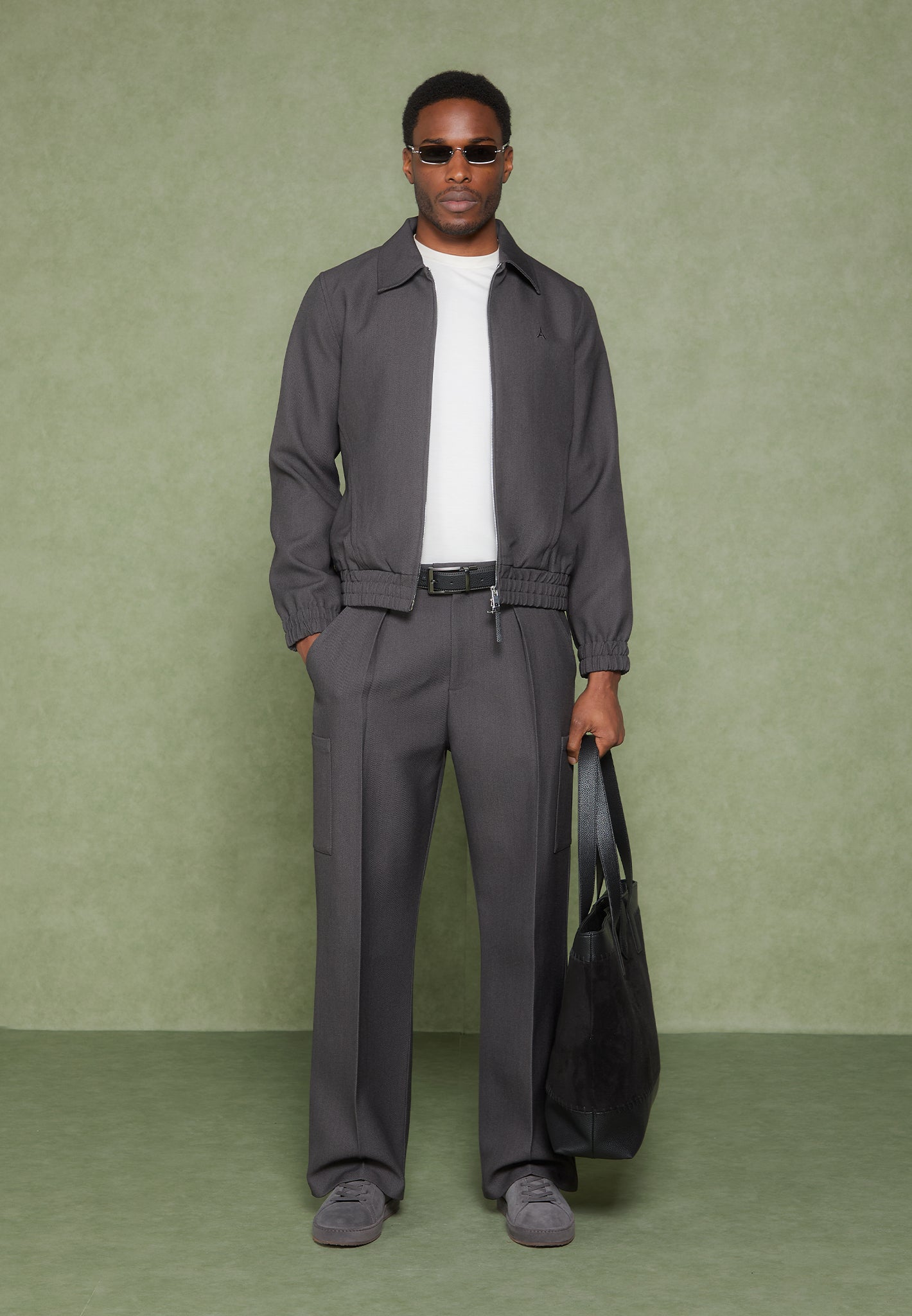 Weite Bundfaltenhose mit Taschen - Grau