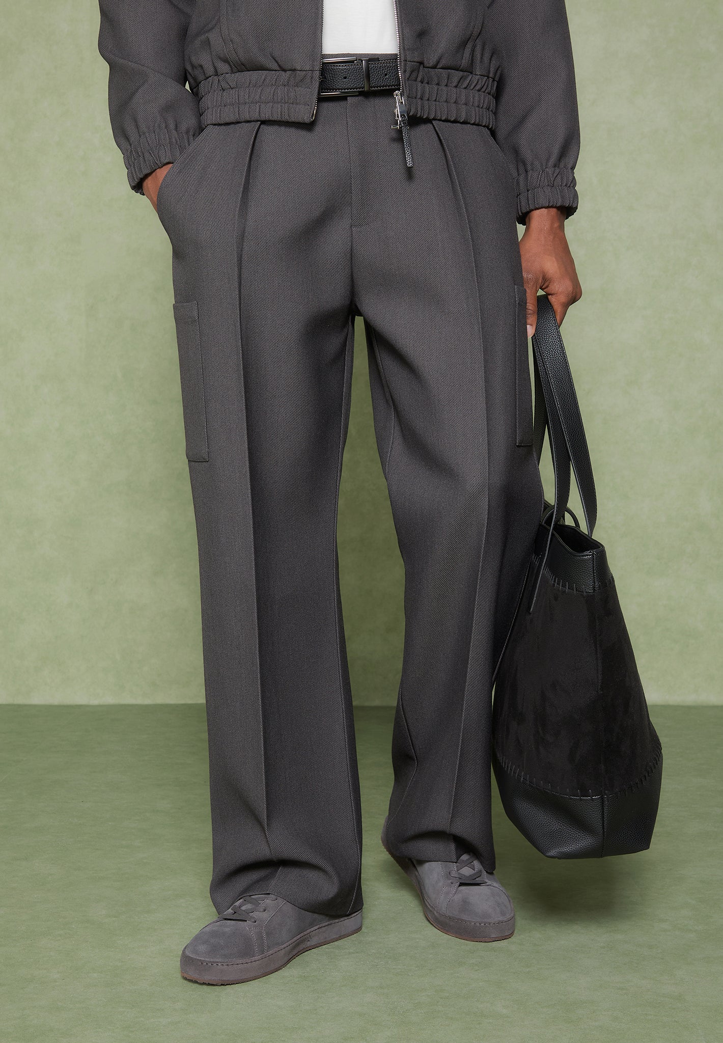 Weite Bundfaltenhose mit Taschen - Grau