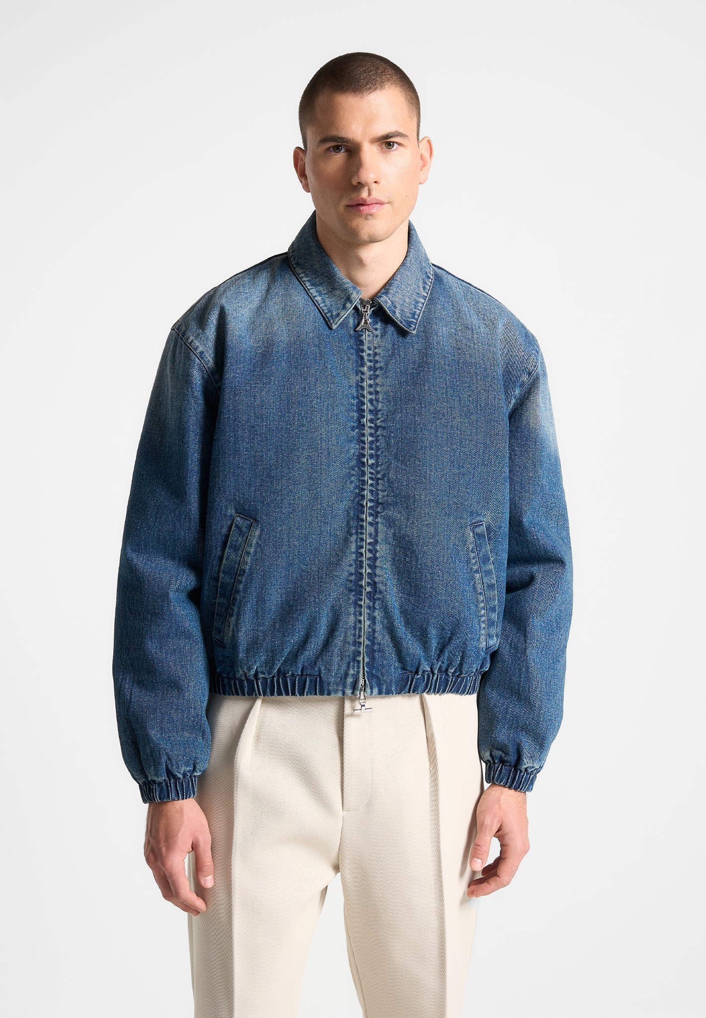 Gepolsterte, kurze Bomberjacke aus Denim - Mittelblau