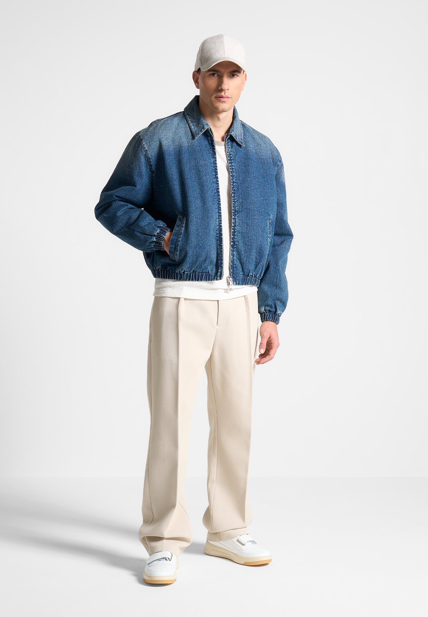 Gepolsterte, kurze Bomberjacke aus Denim - Mittelblau