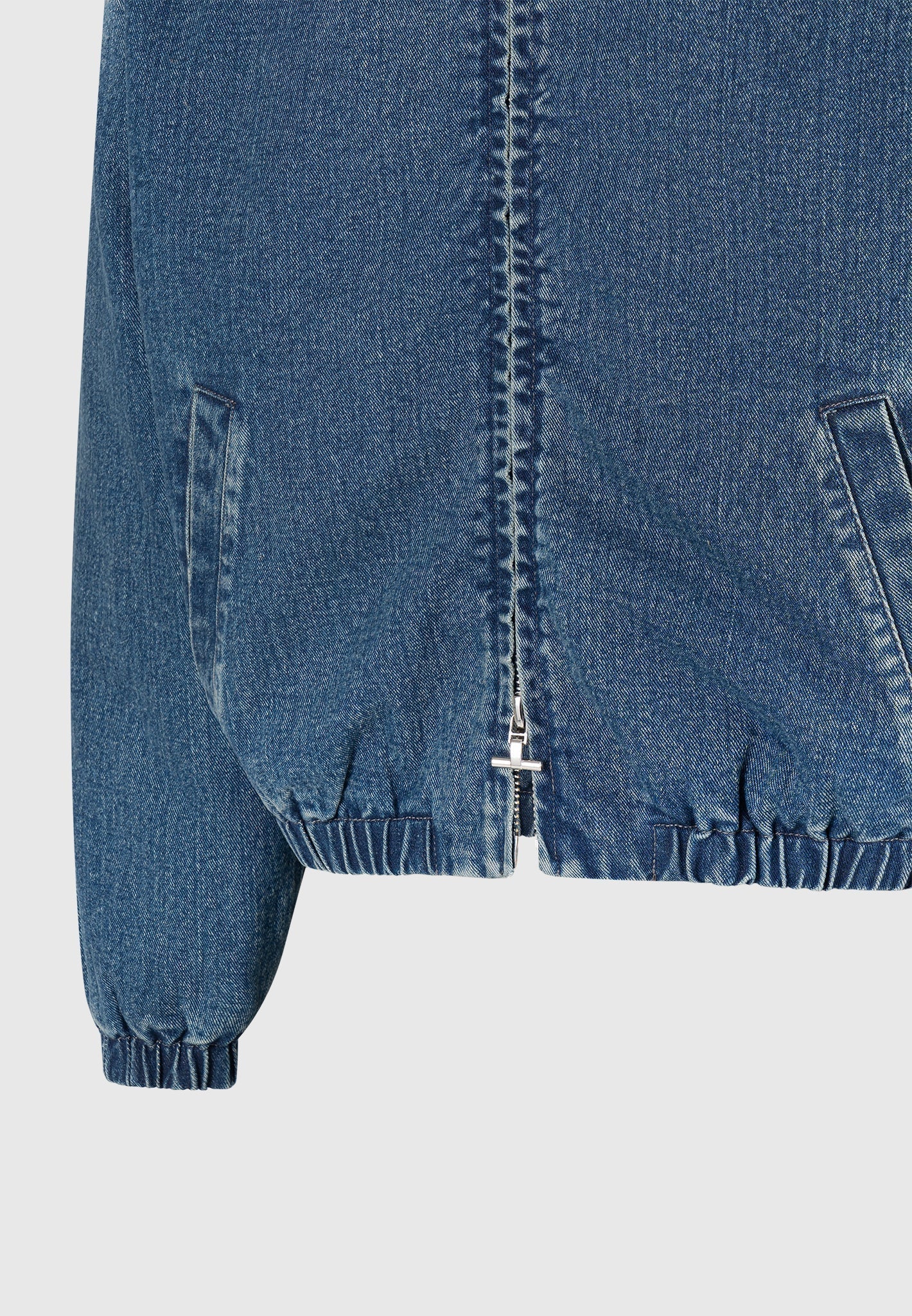 Gepolsterte, kurze Bomberjacke aus Denim - Mittelblau
