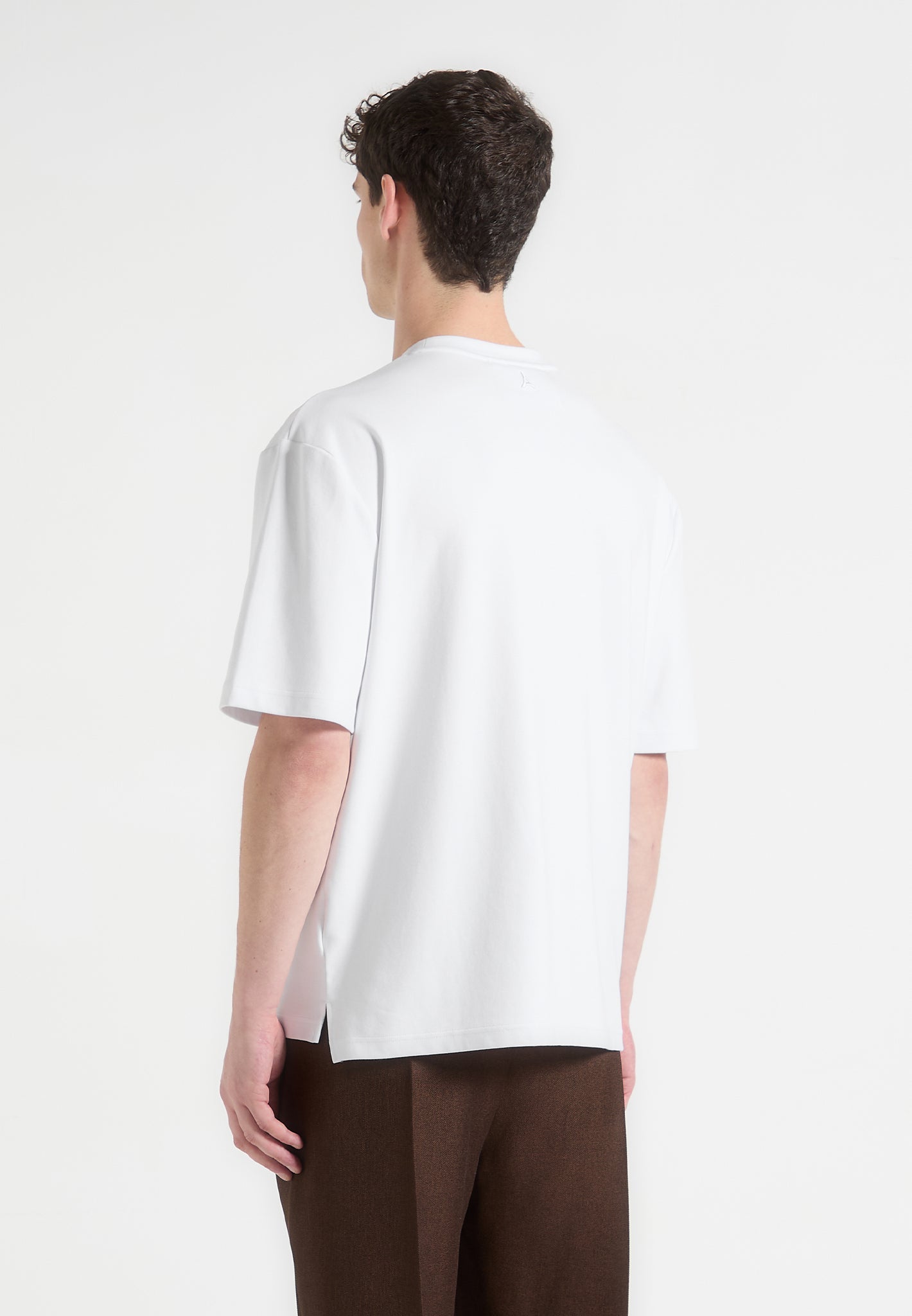 T-Shirt mit Überwendlingsstich-Tasche - Weiß