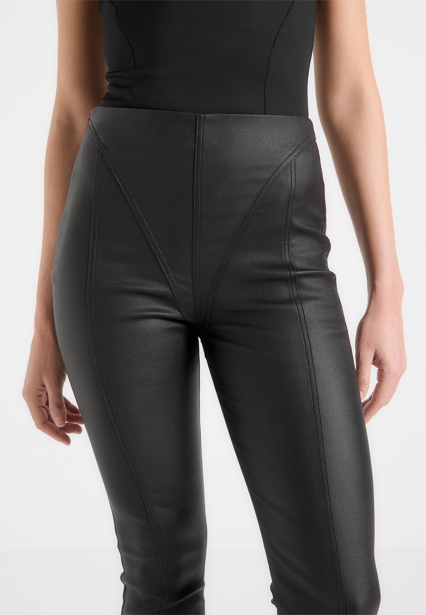 Fit-and-Flare-Leggings mit Wachseffekt - Schwarz