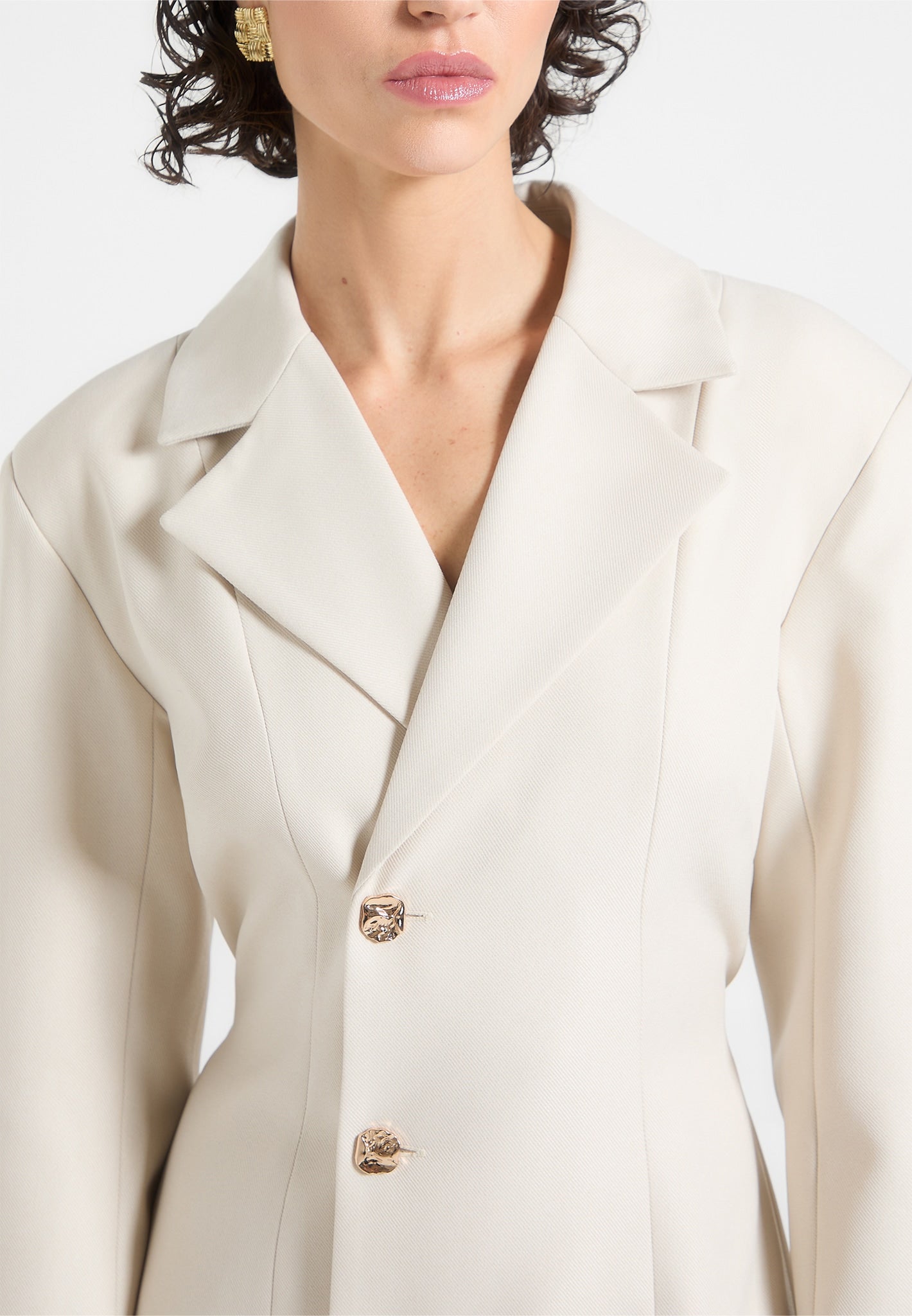 Maßgeschneidertes Cinch-Blazerkleid mit Falten - Beige