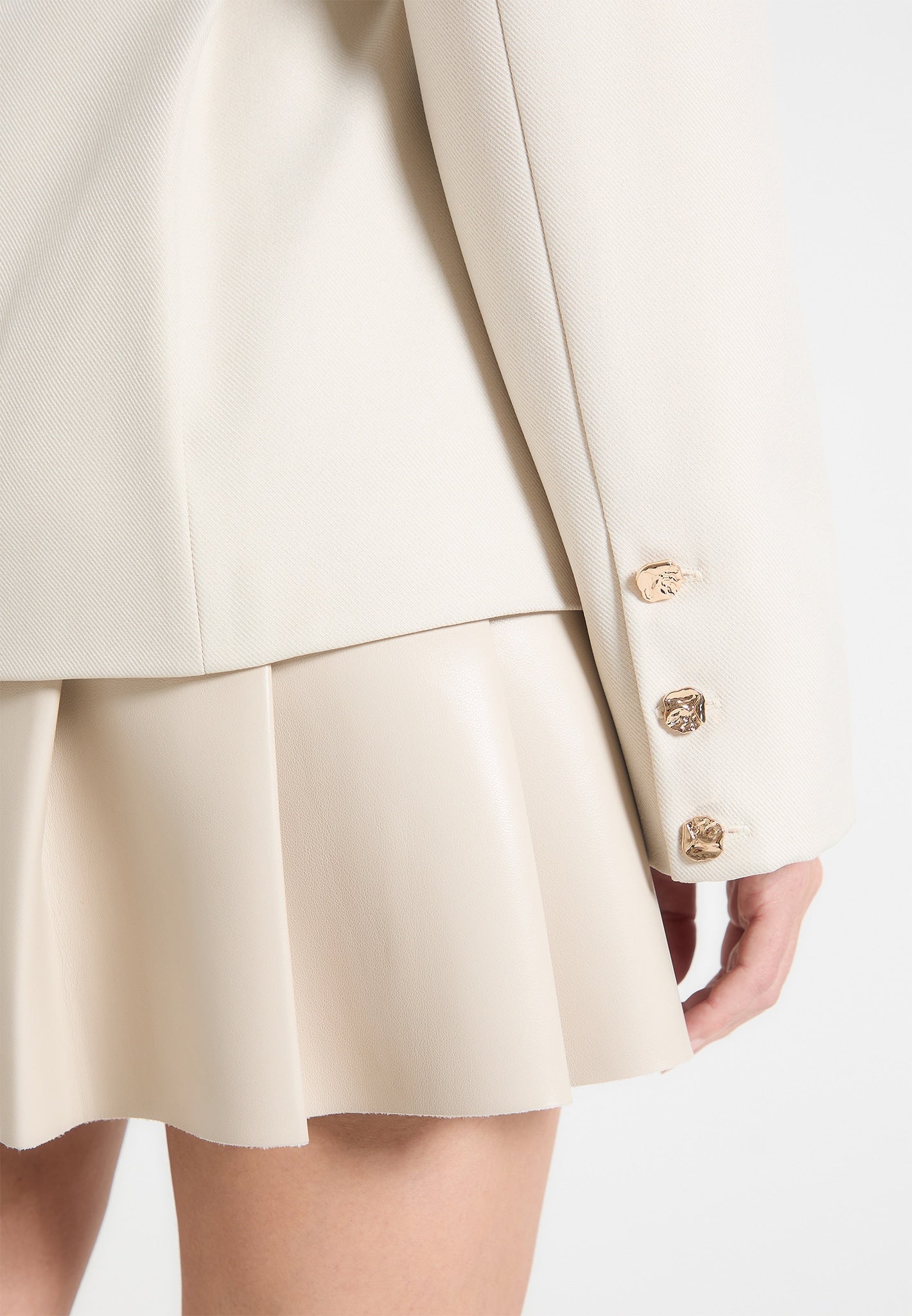 Maßgeschneidertes Cinch-Blazerkleid mit Falten - Beige