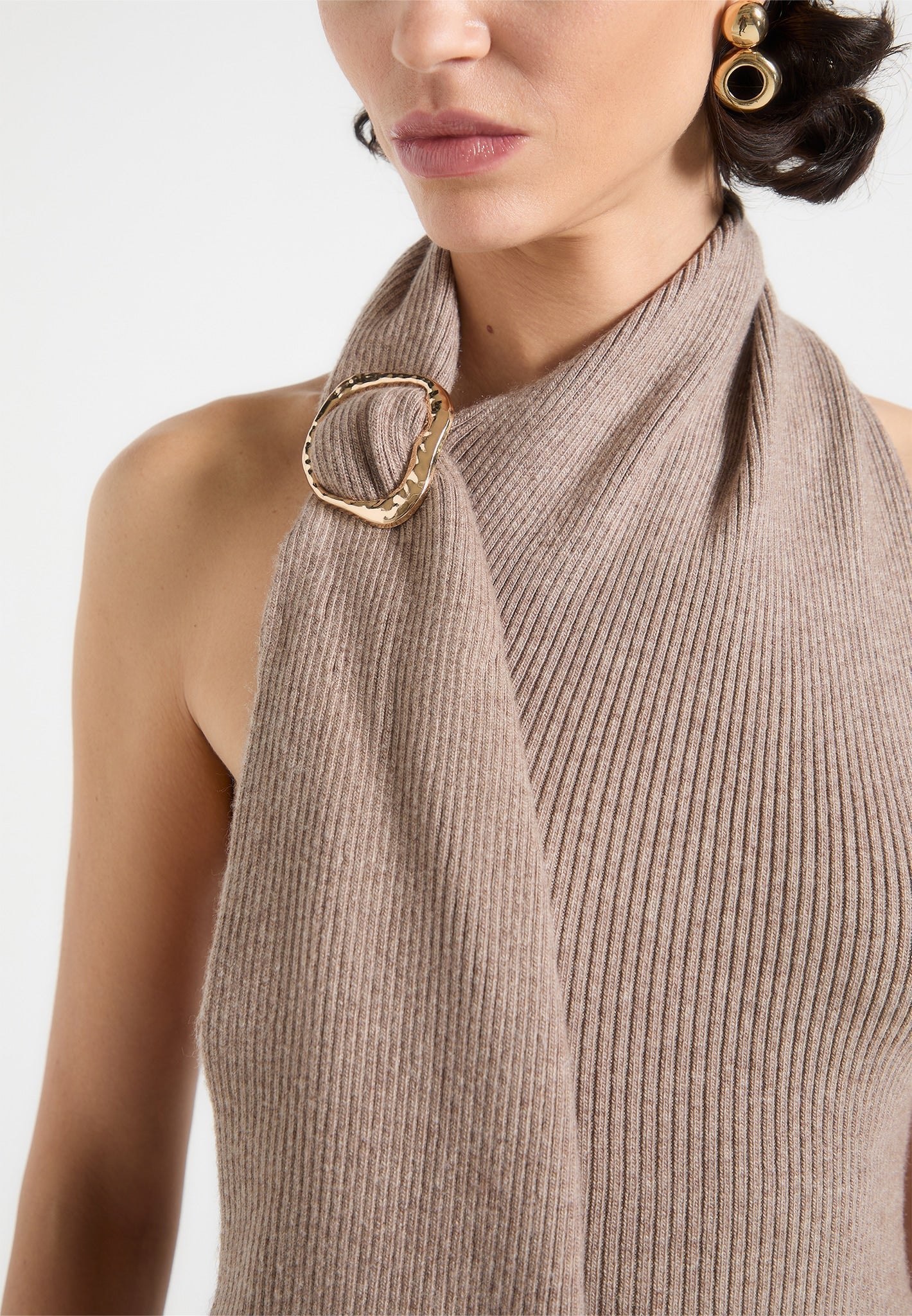 Gestricktes drapiertes Neckholder-Top - Taupe