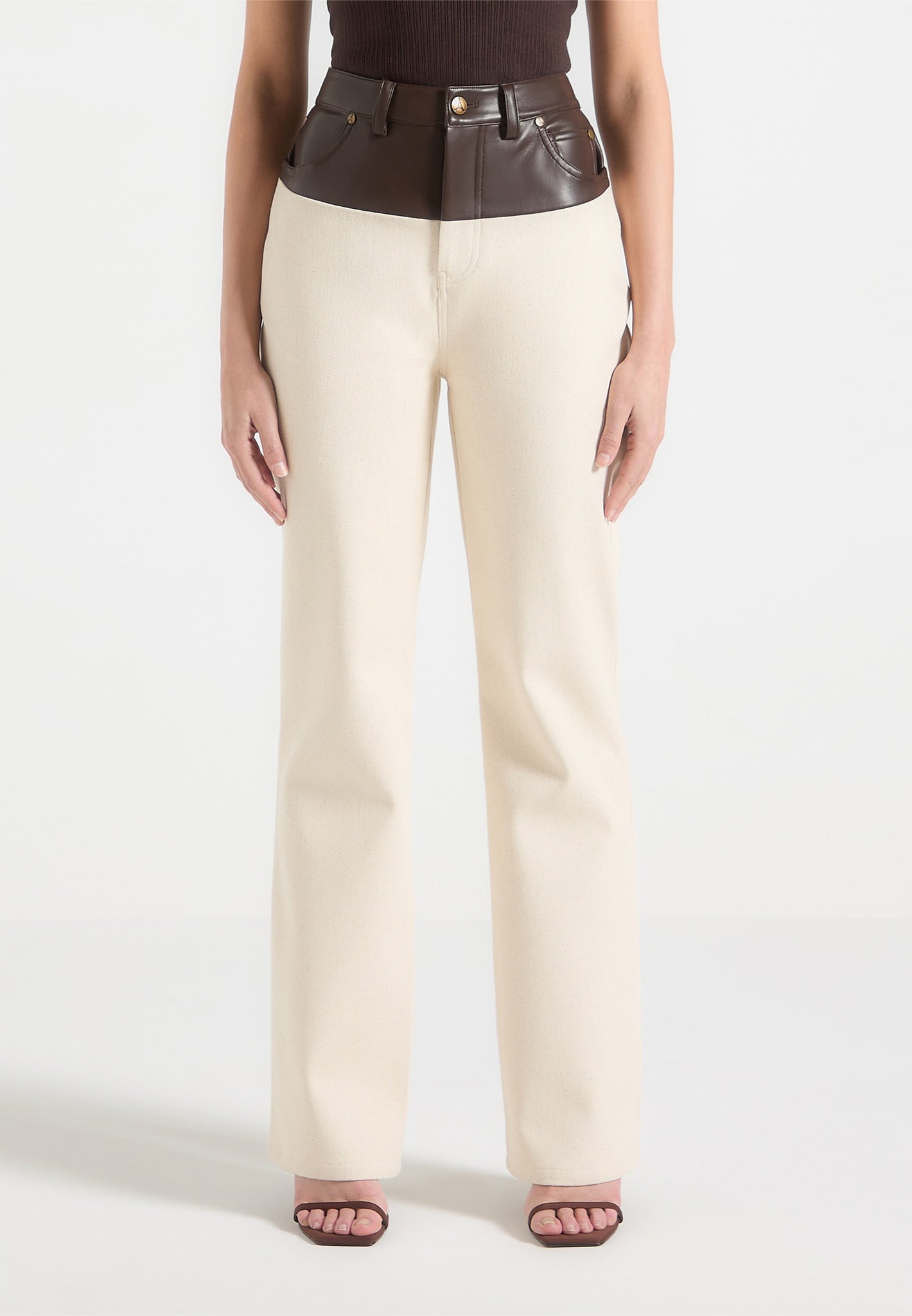 Boyfriendjeans aus Leder und Denim - Creme/Braun