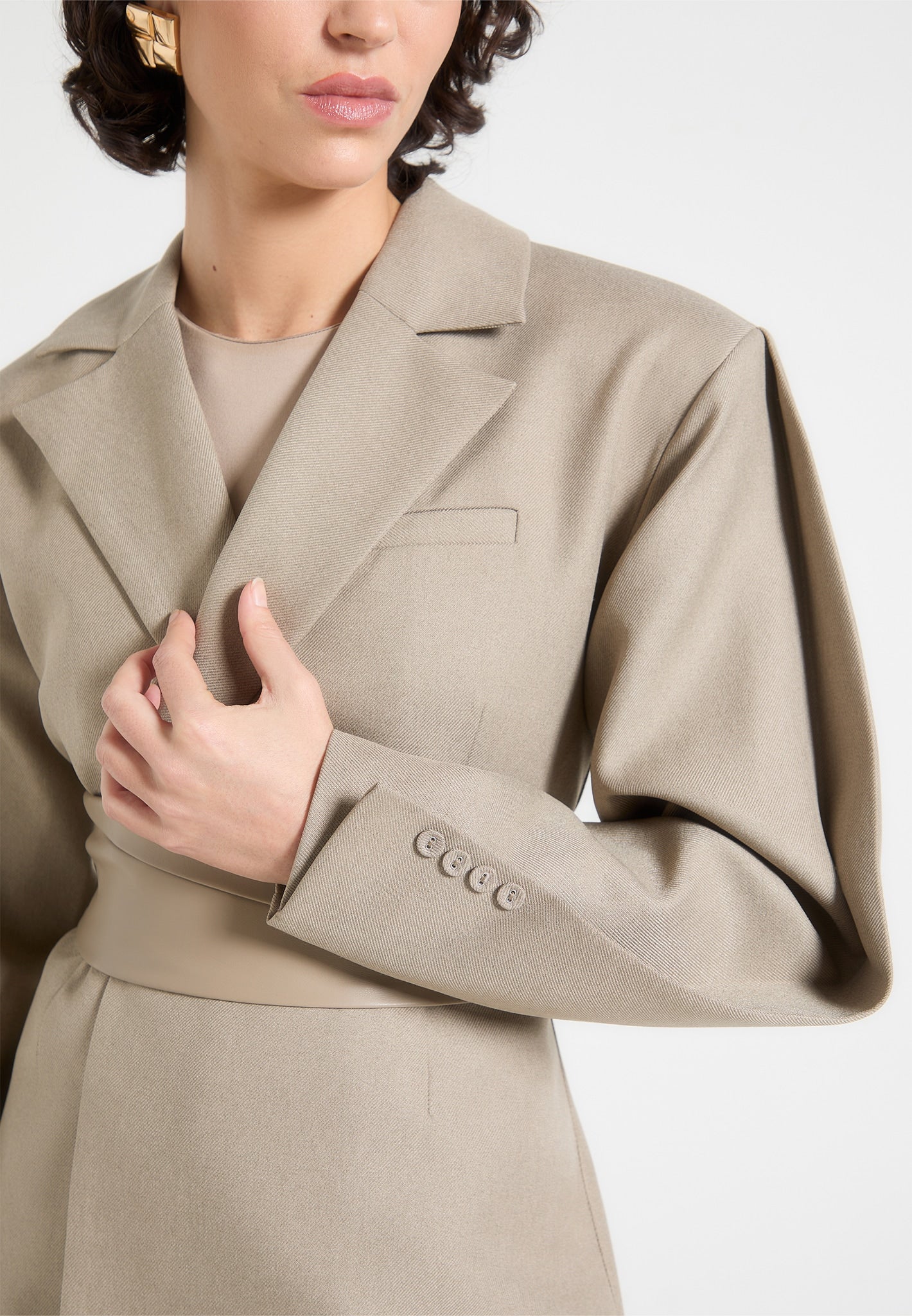 Tailored Blazer mit verdrehten Ärmeln und Gürtel - Taupe