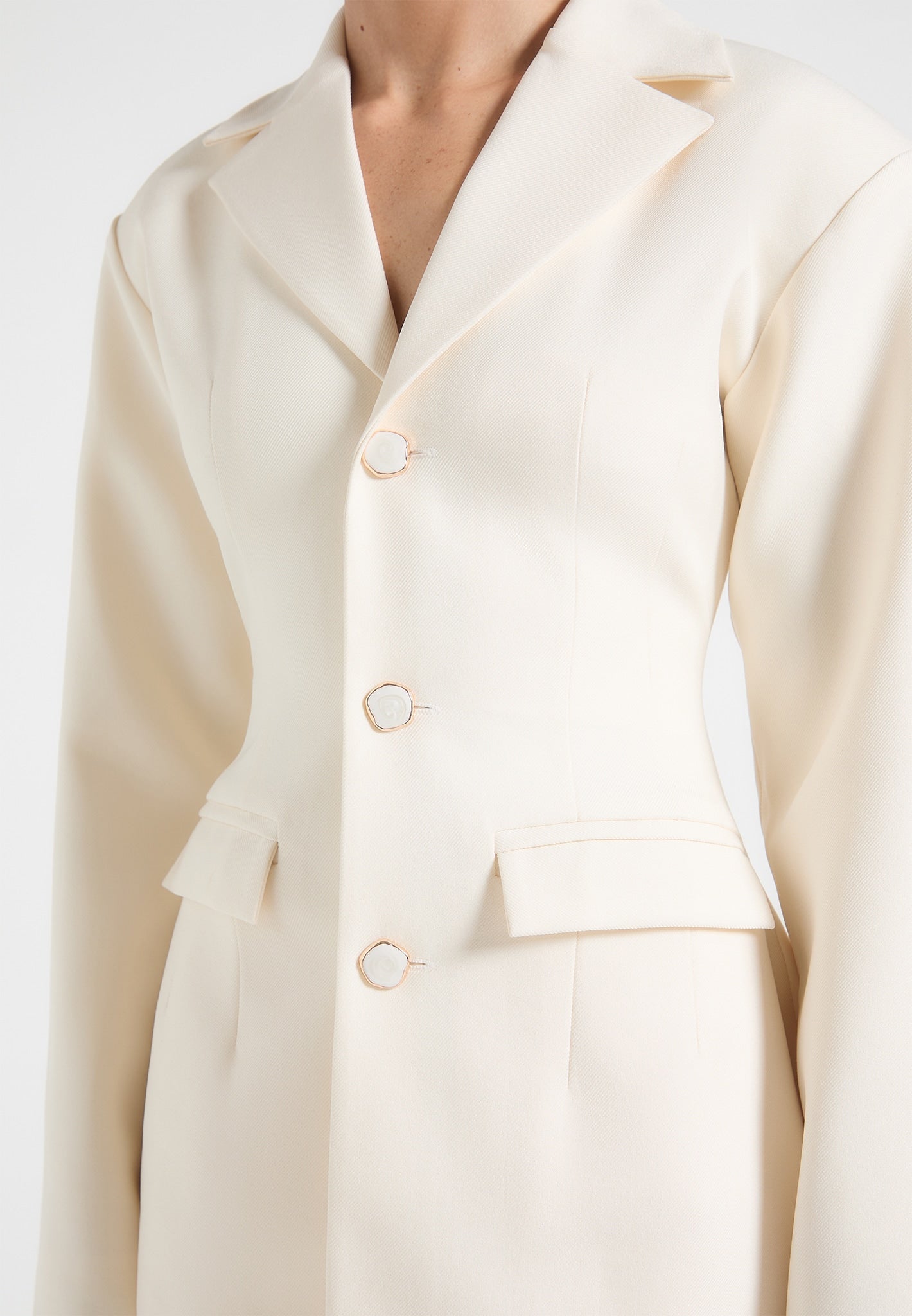 Blazer mit weiten Schultern und Cinch-Taille - Creme