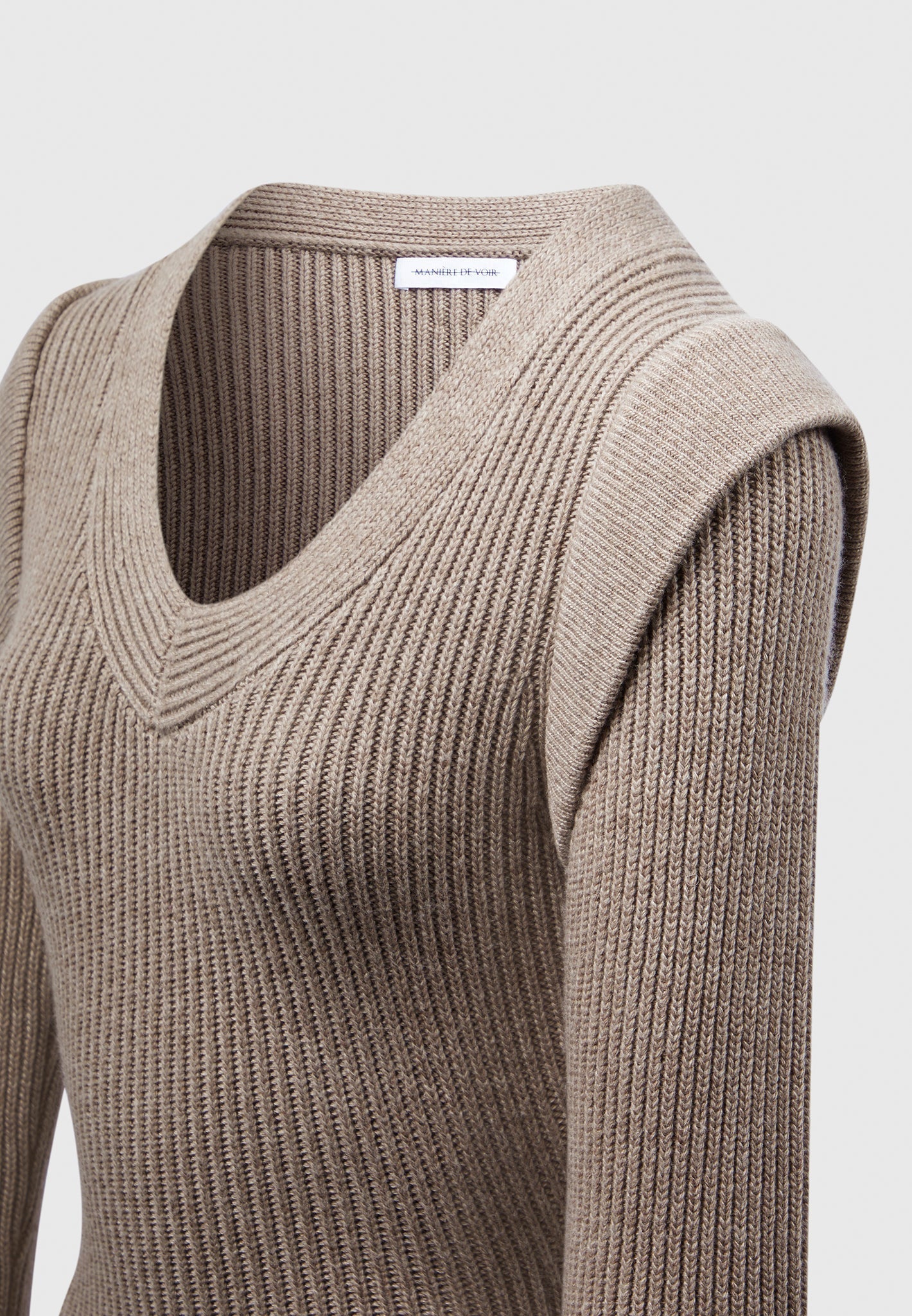 Strick-Minikleid mit weiten Schultern und Konturen - Taupe