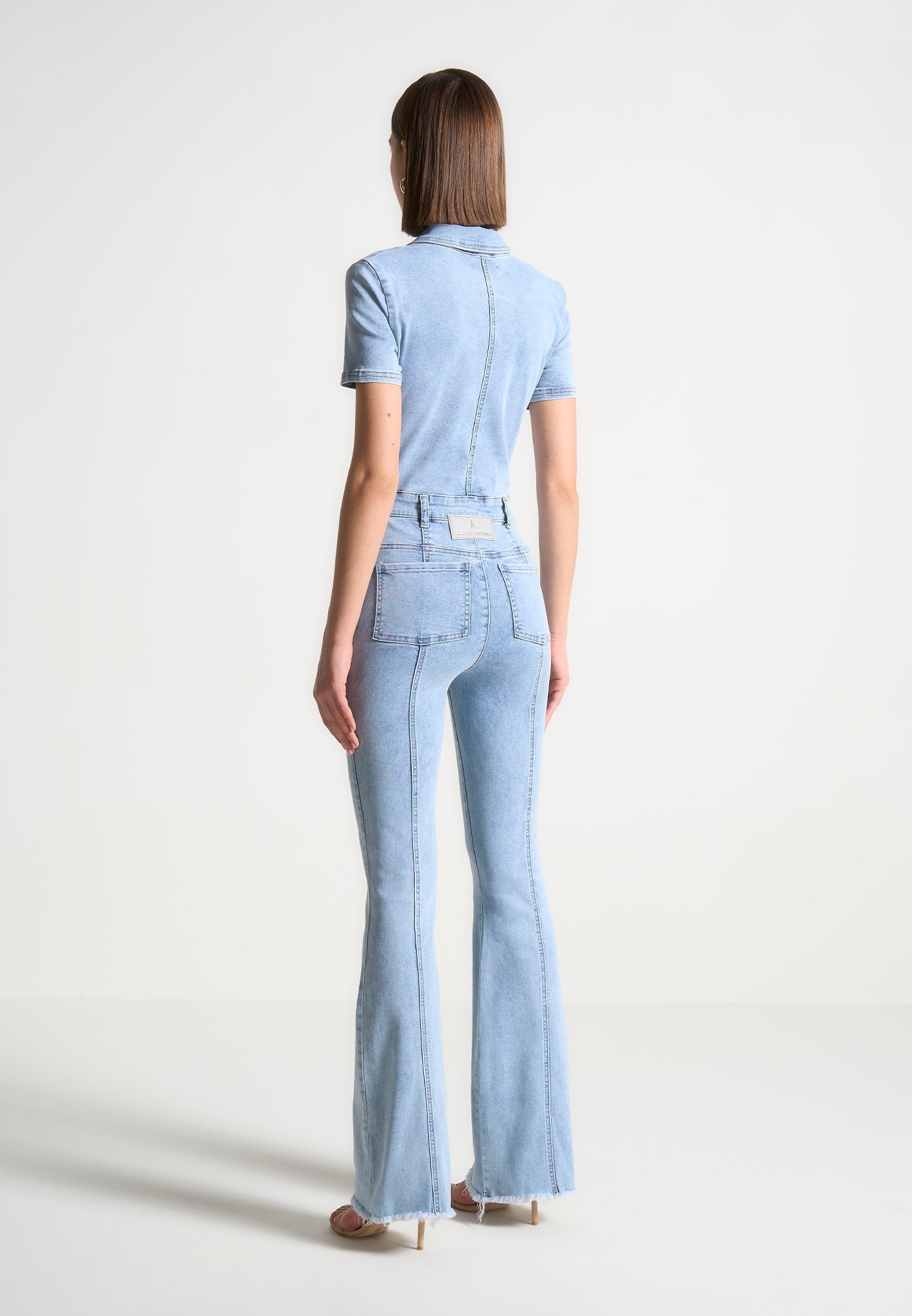 Mini-Flared-Jeans-Jumpsuit - Mittelblau