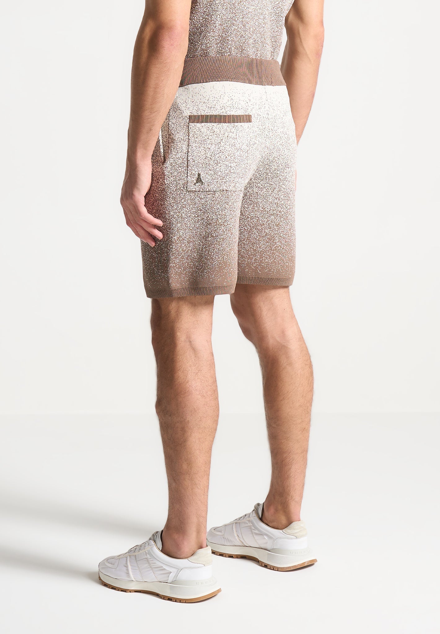 Ombré-Strickshorts – Taupe/Weiß