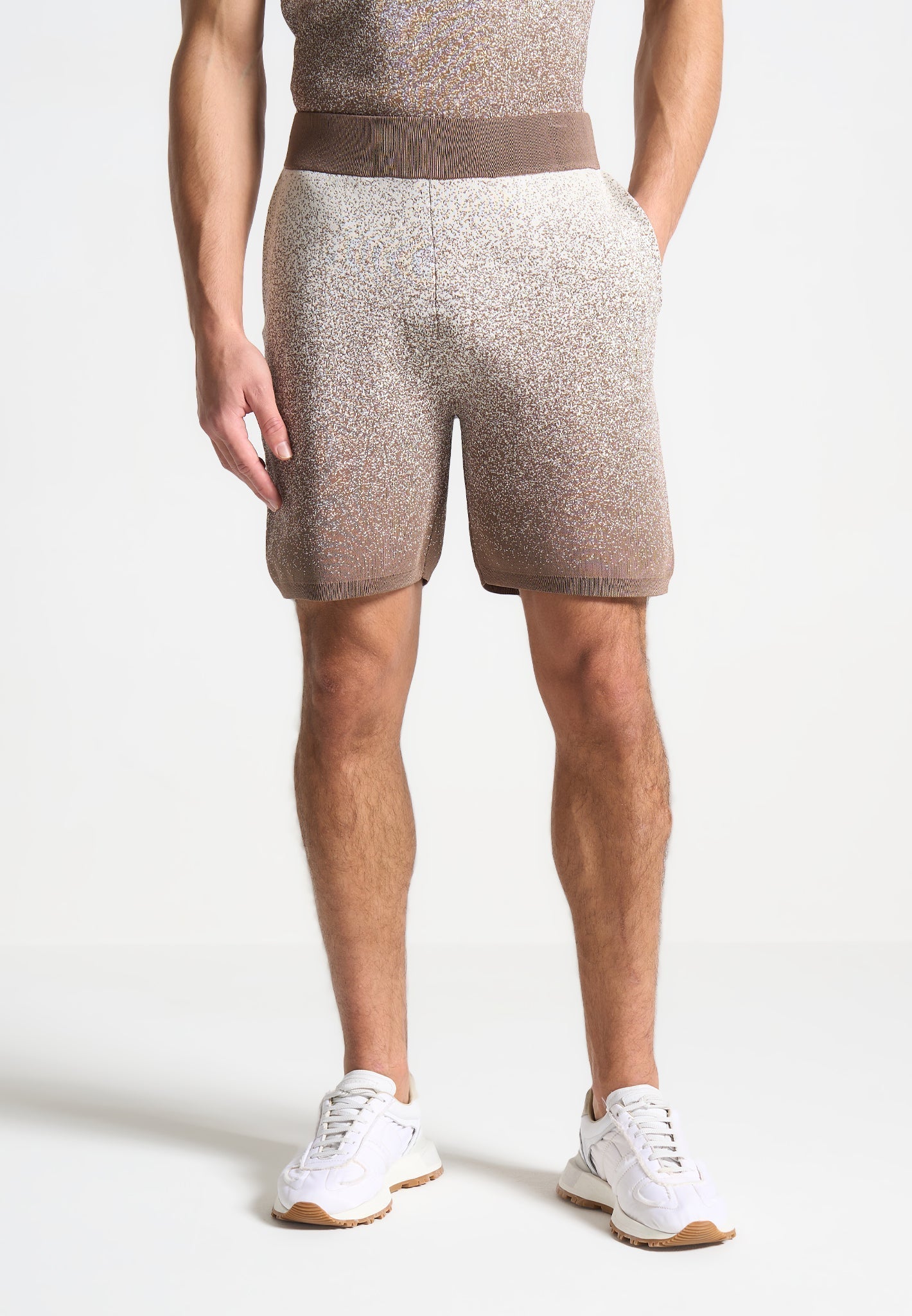 Ombré-Strickshorts – Taupe/Weiß