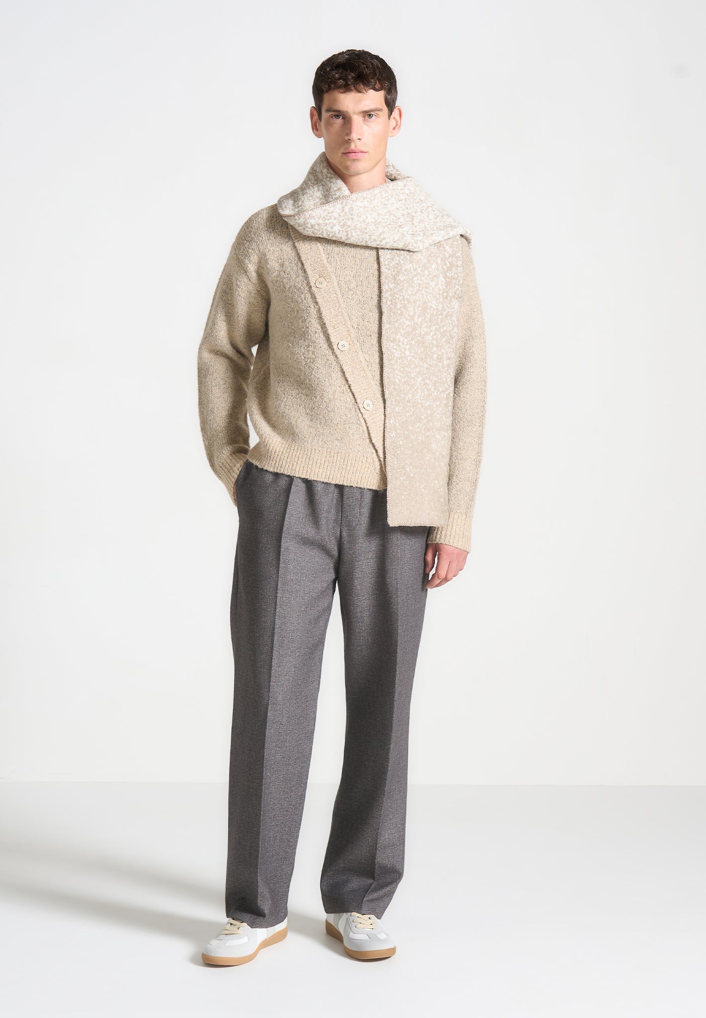 Wendeschal aus Wollstrick mit Ombré-Muster – Beige/Weiß