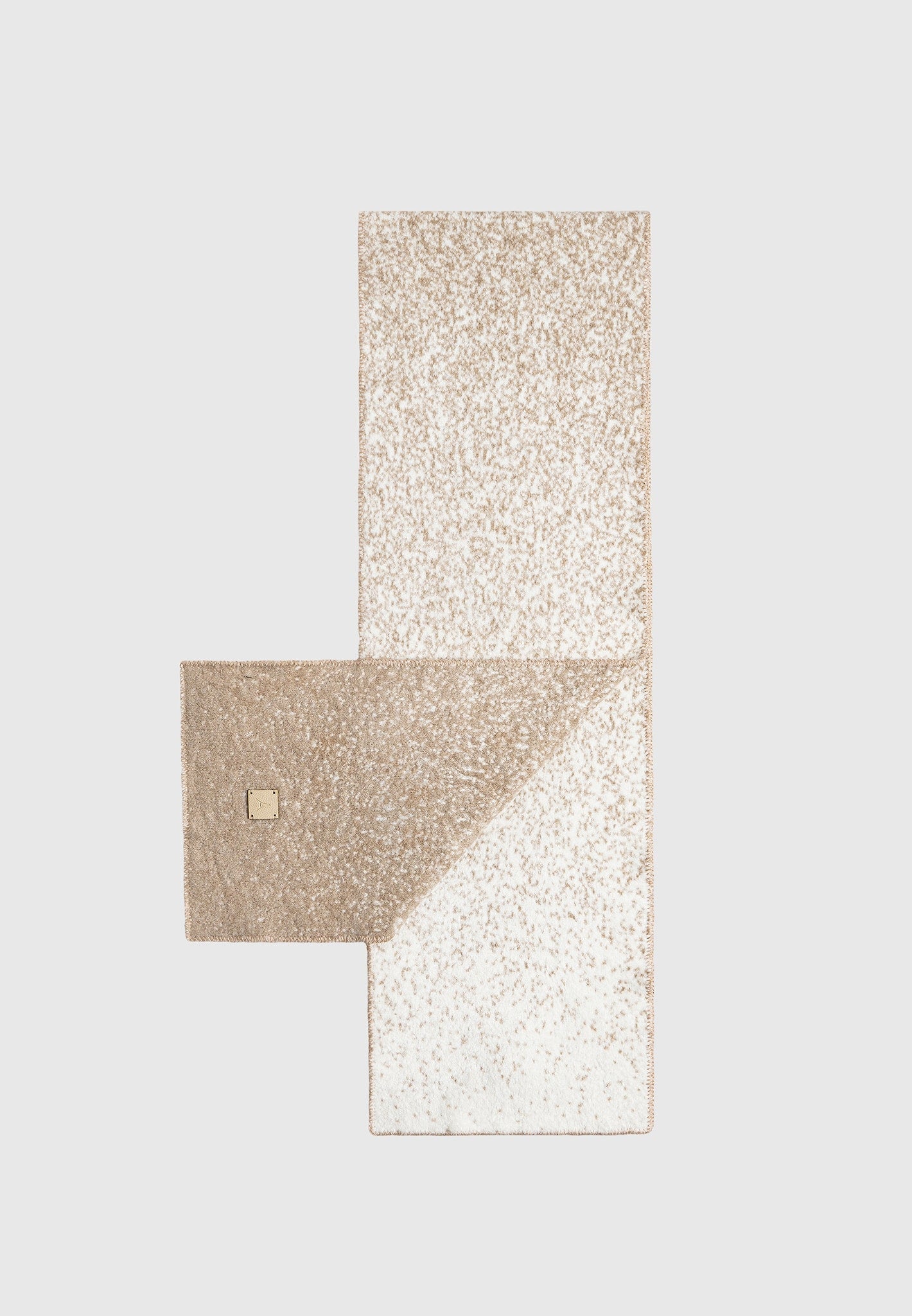Wendeschal aus Wollstrick mit Ombré-Muster – Beige/Weiß