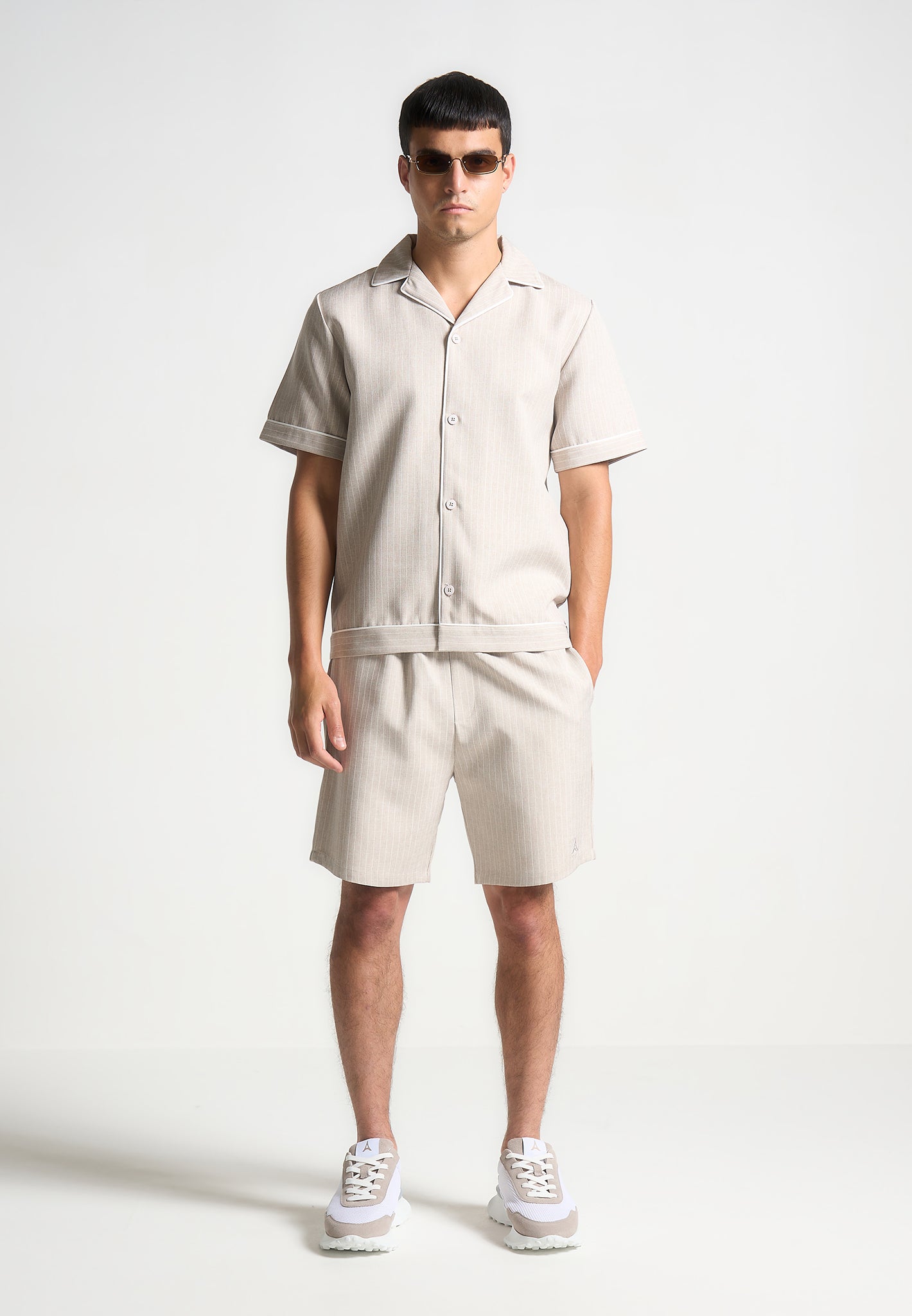 Nadelstreifen-Shorts - Beige