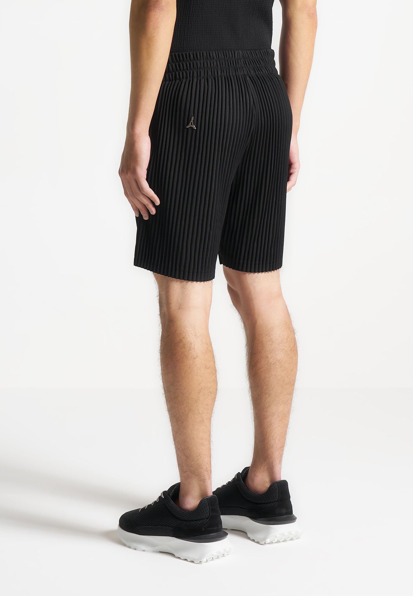Shorts mit Falten - Schwarz