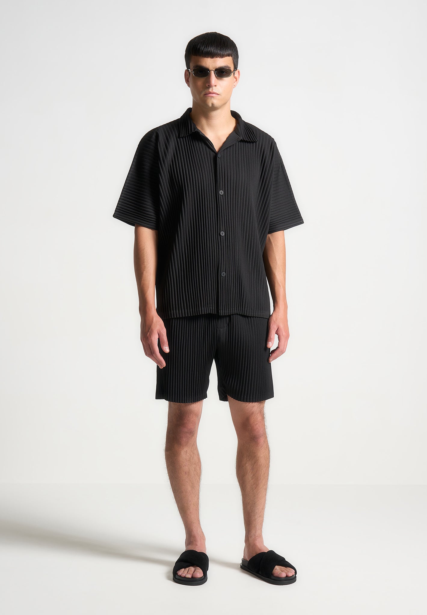 Shorts mit Falten - Schwarz