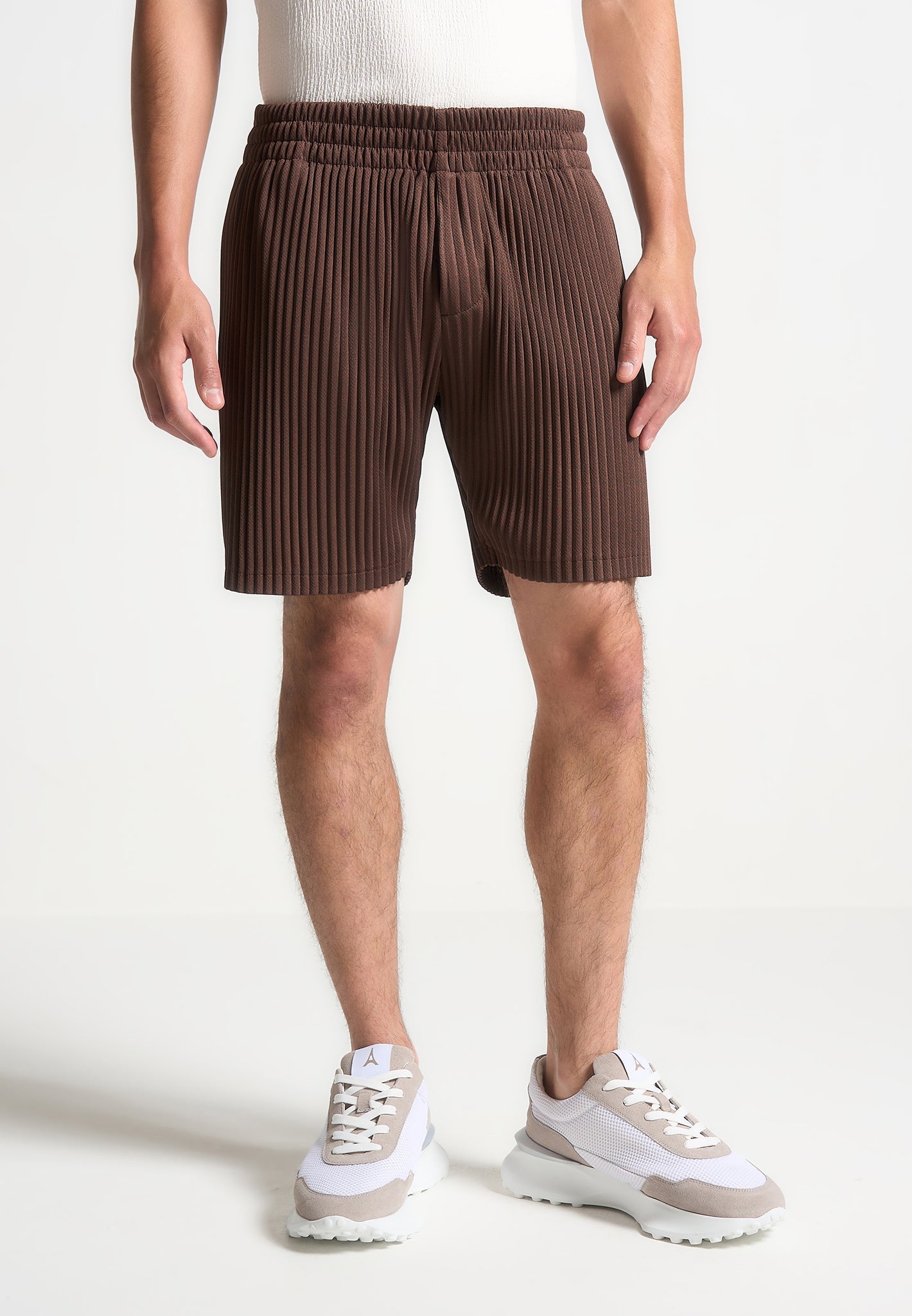 Shorts mit Falten - Braun