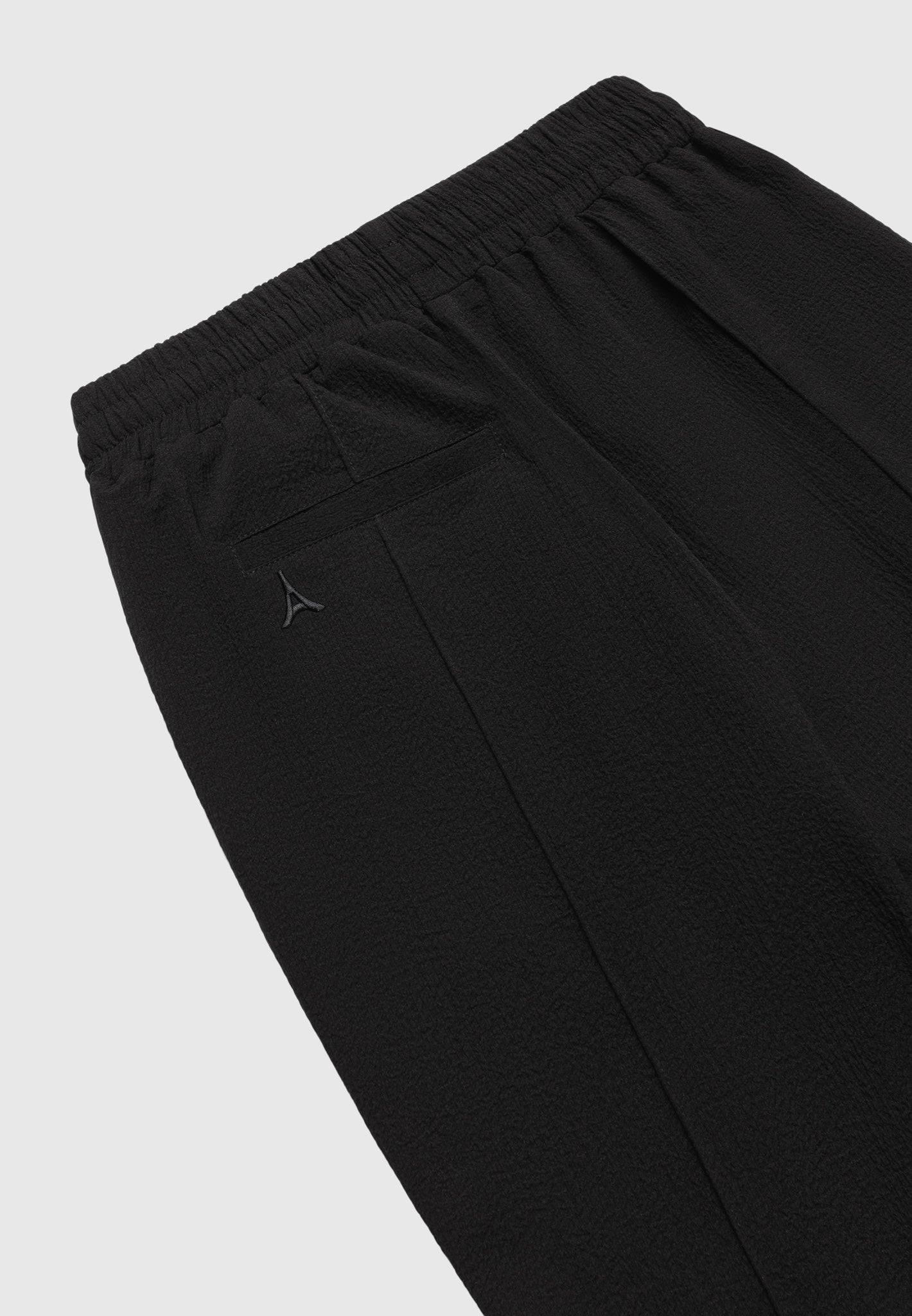 Karottenhose aus Seersucker - Schwarz