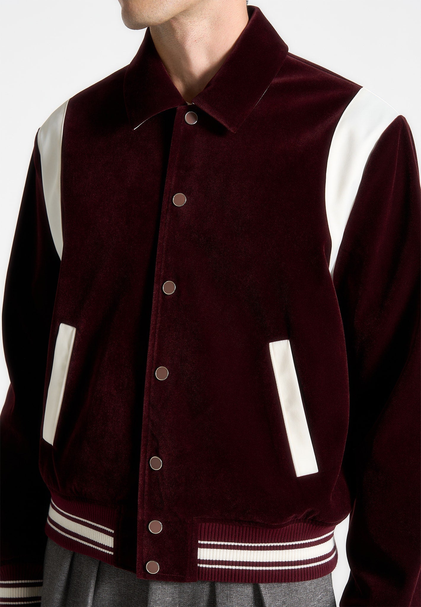 Collegejacke aus Samt und Satin - Weinrot