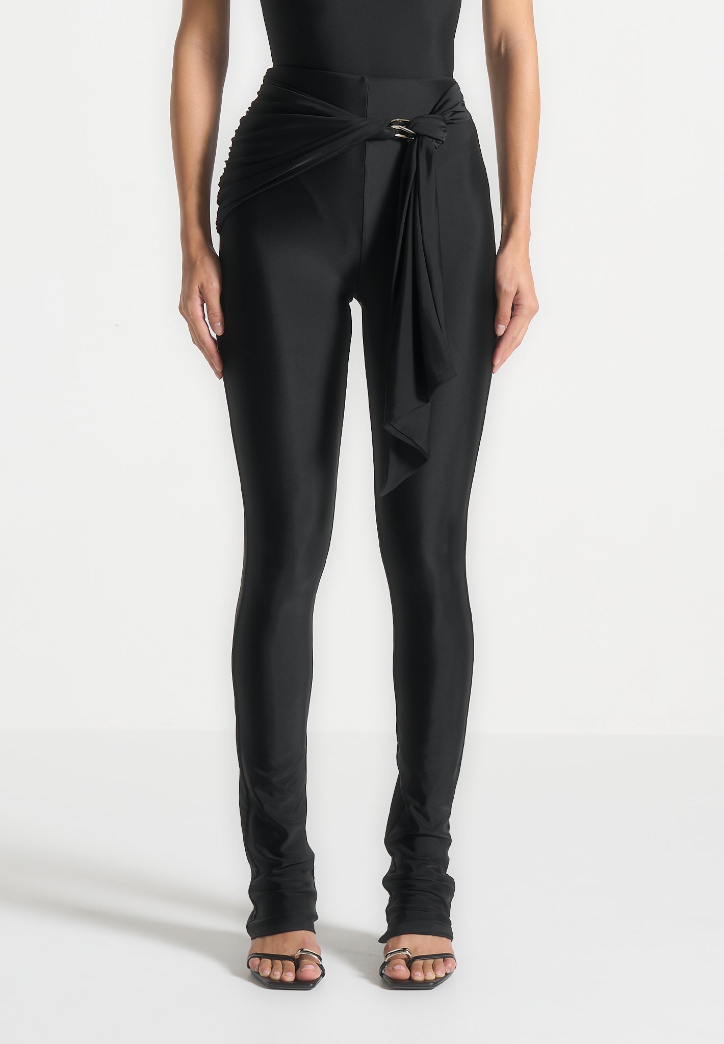 Leggings mit drapiertem Metalldetail - Schwarz