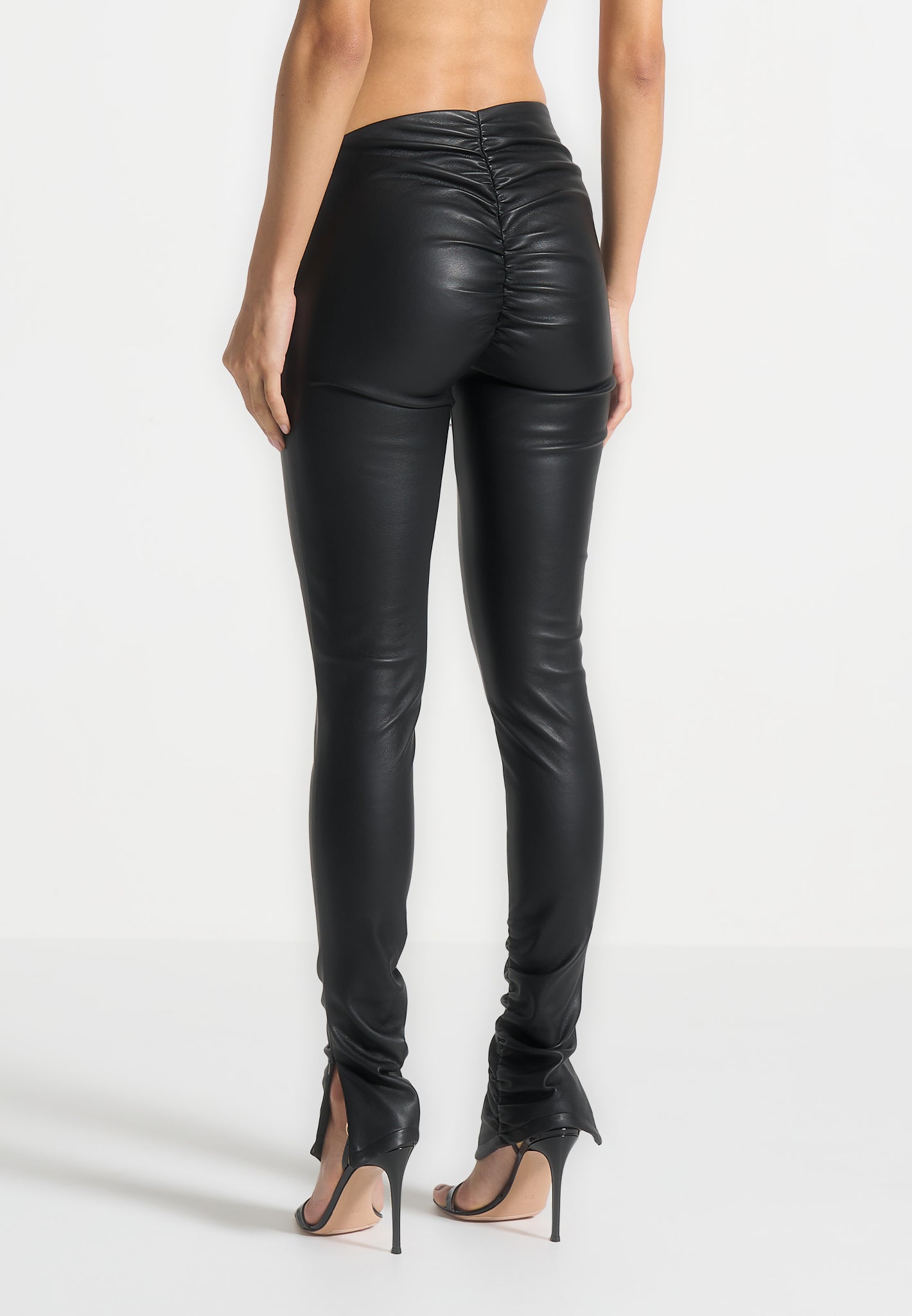 Leggings aus Leder mit abgewinkeltem Bund - Schwarz