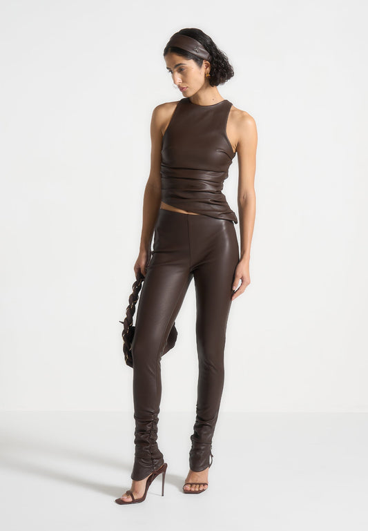 Asymmetrisches Racer-Top aus Leder mit Nähten - Braun