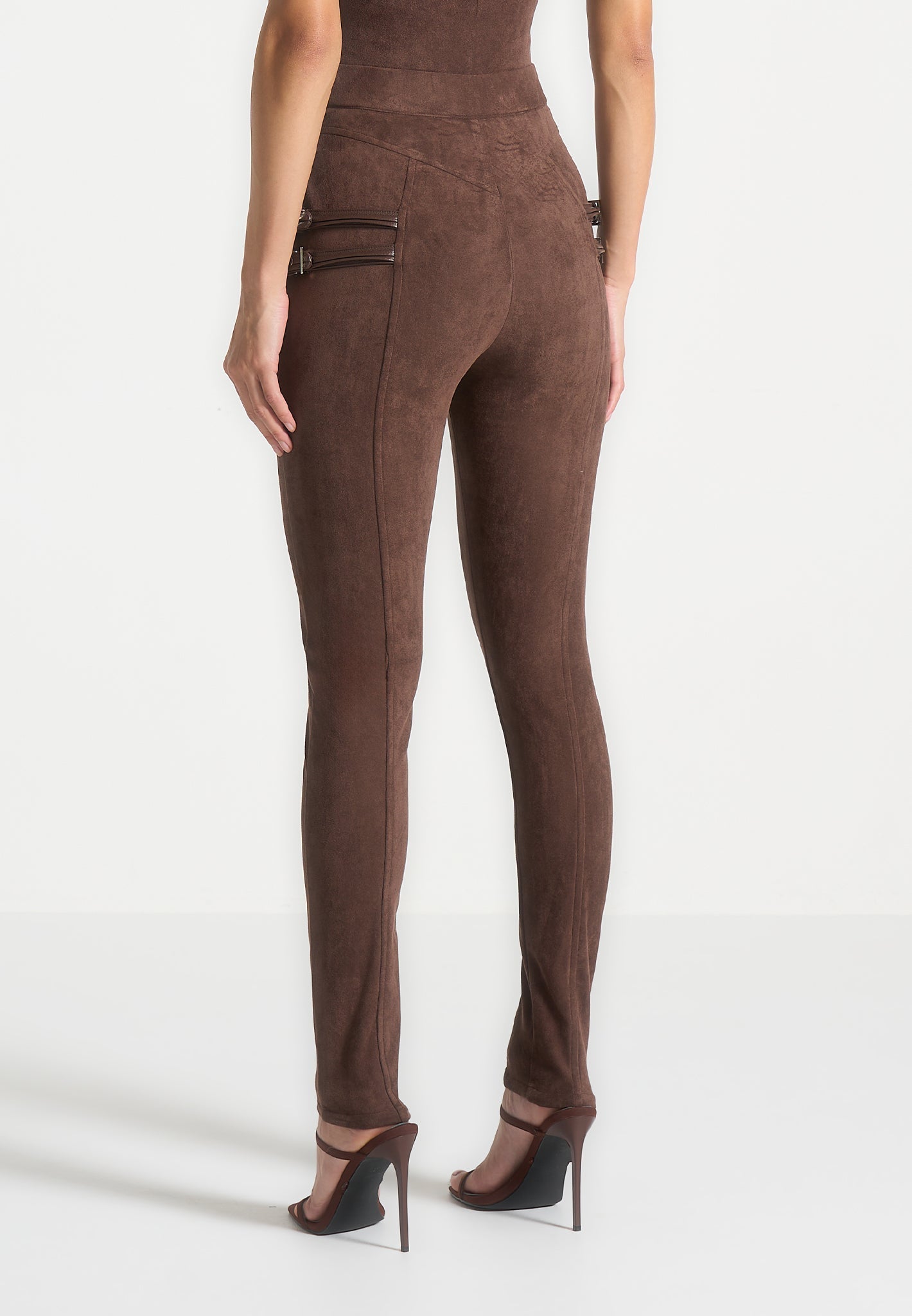 Leggings aus Wildleder mit Schnallendetail - Braun