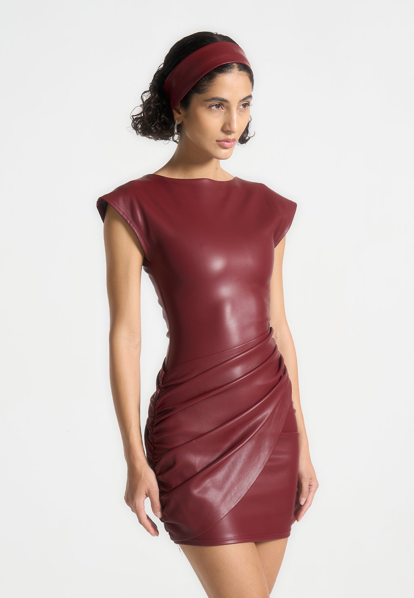 Gerafftes Lederkleid - Weinrot