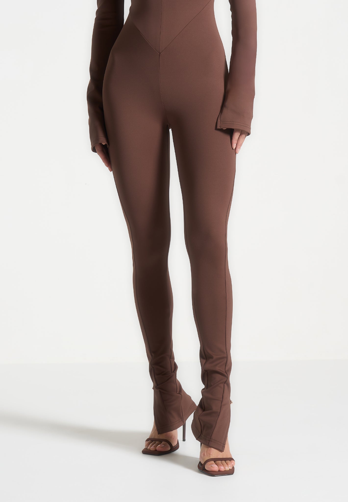 Schulterfreier Jumpsuit mit Twisted-Bust-Design - Braun