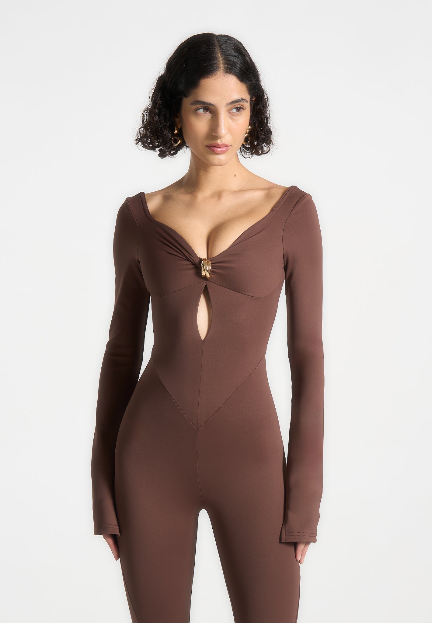 Schulterfreier Jumpsuit mit Twisted-Bust-Design - Braun