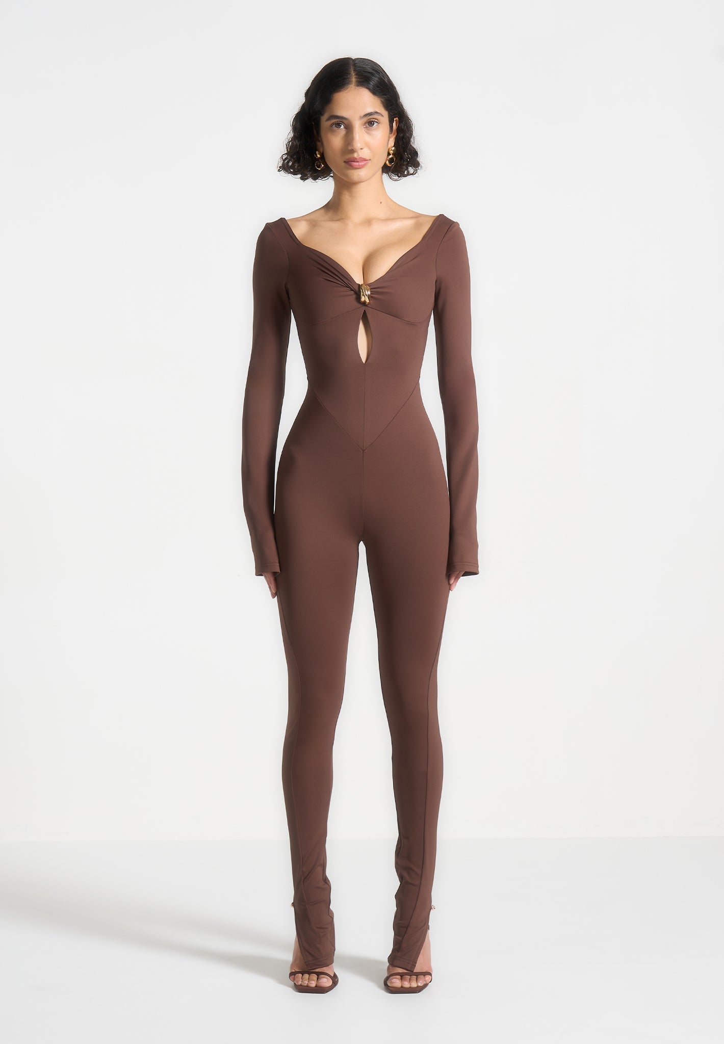 Schulterfreier Jumpsuit mit Twisted-Bust-Design - Braun