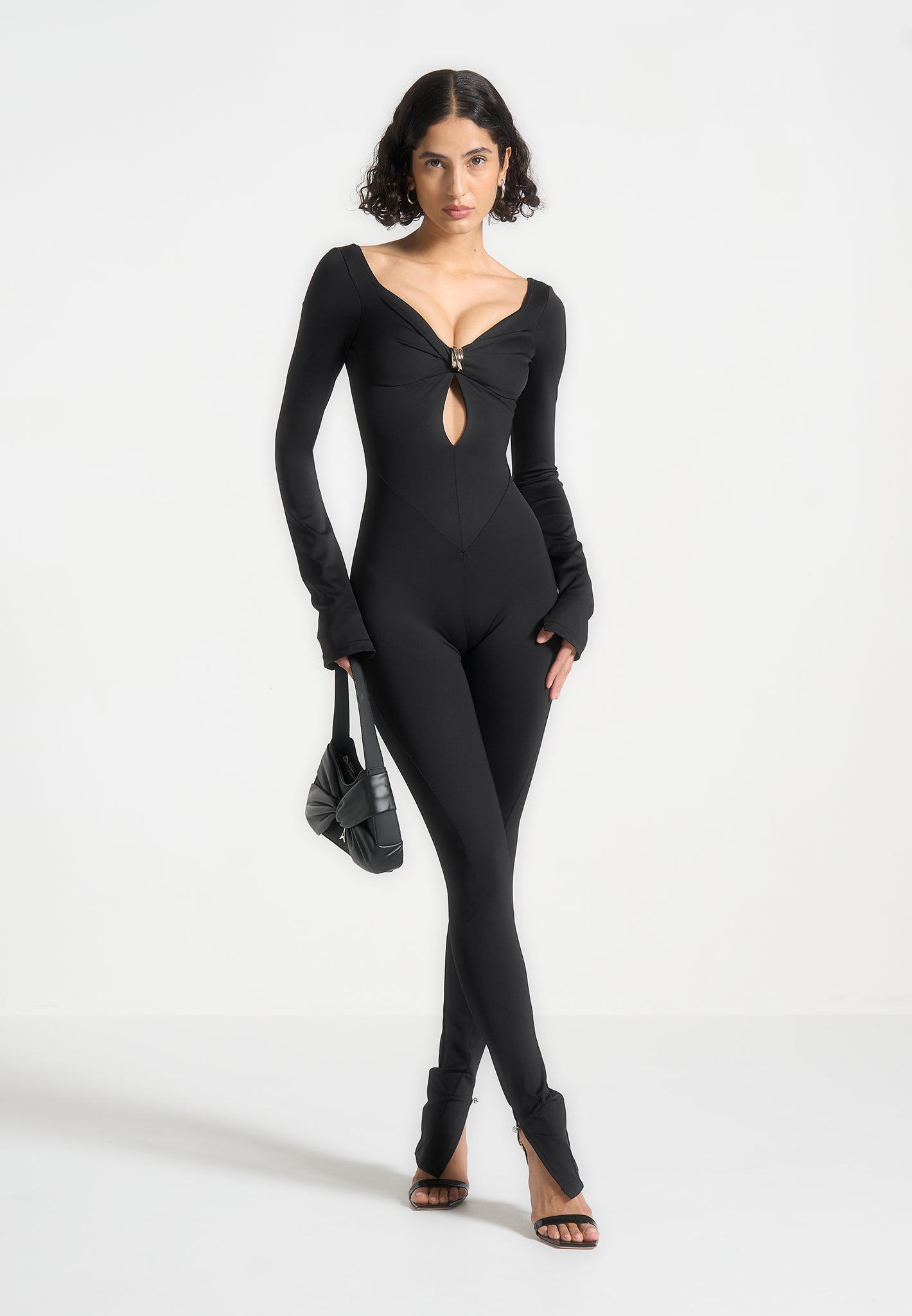 Schulterfreier Jumpsuit mit Twisted-Bust-Design - Schwarz