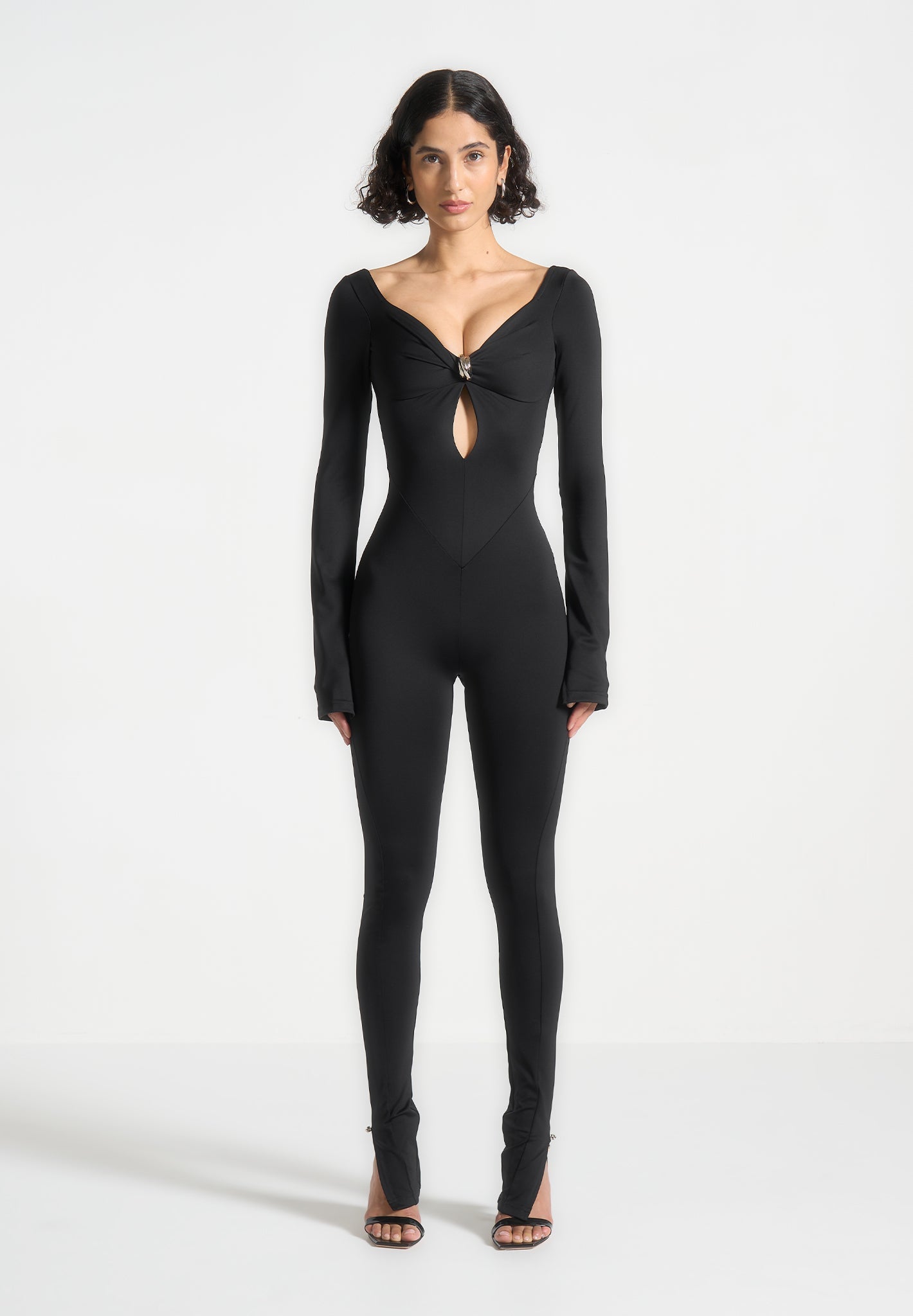 Schulterfreier Jumpsuit mit Twisted-Bust-Design - Schwarz