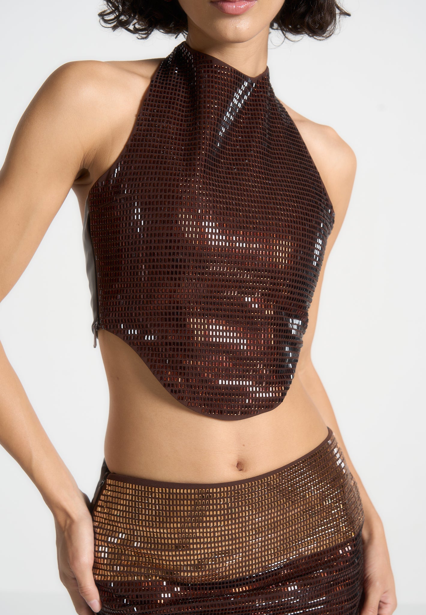 Neckholder-Top mit Strass-Ombré-Muster – Braun/Gold
