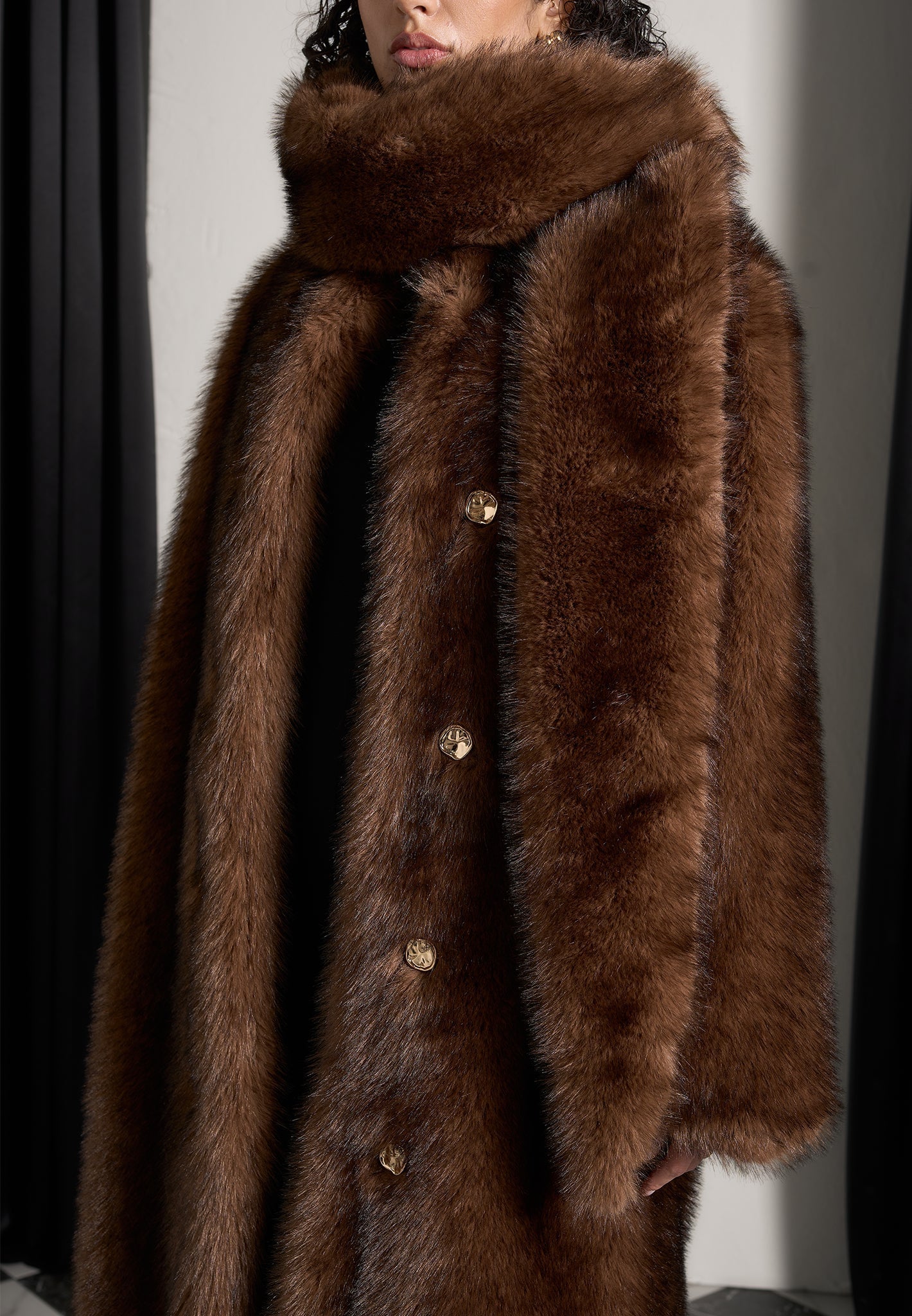 Pelz-Oversize-Mantel mit Schal - Braun