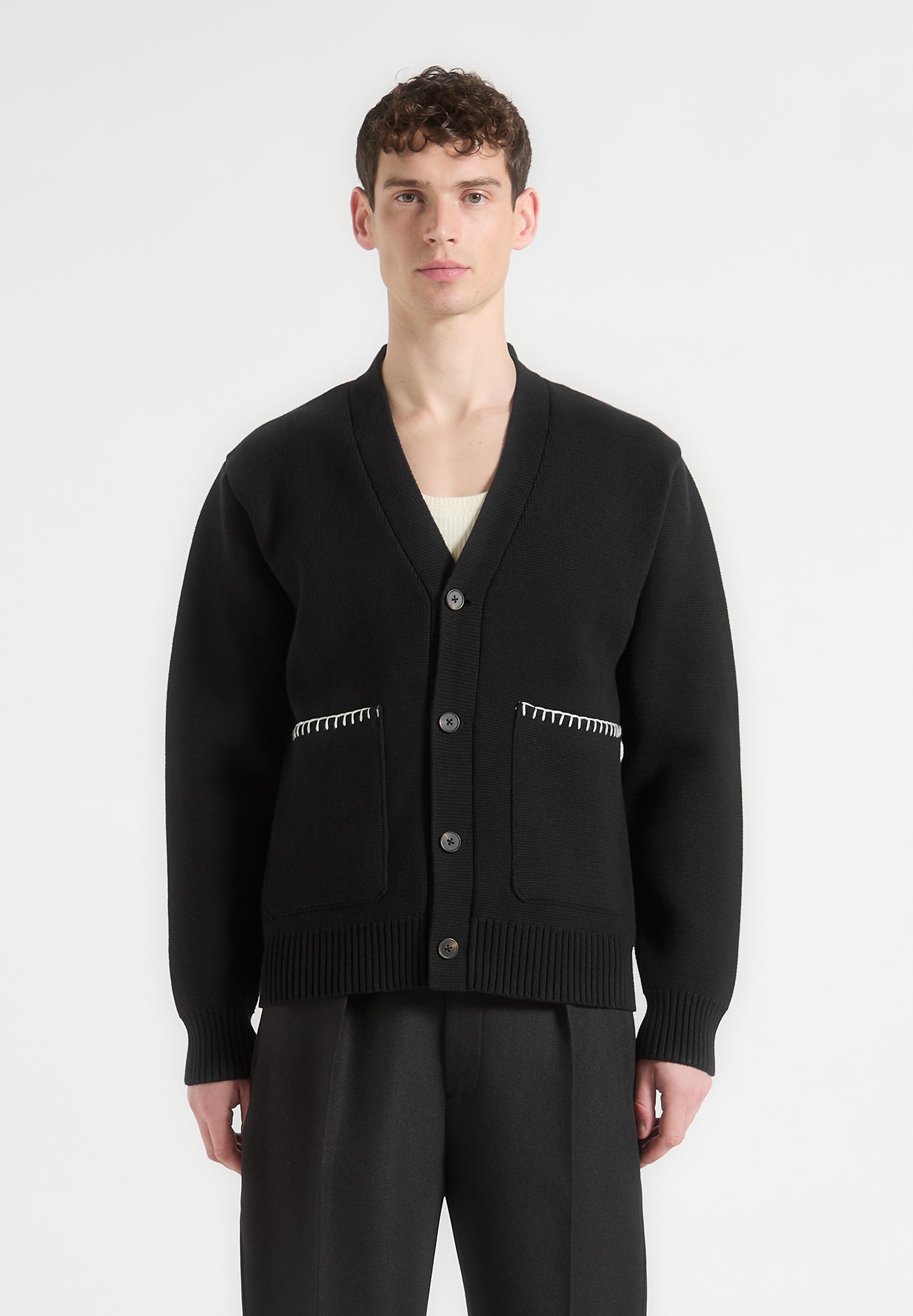 Cardigan aus gekämmter Baumwolle mit Überwendlingsstich - Schwarz 