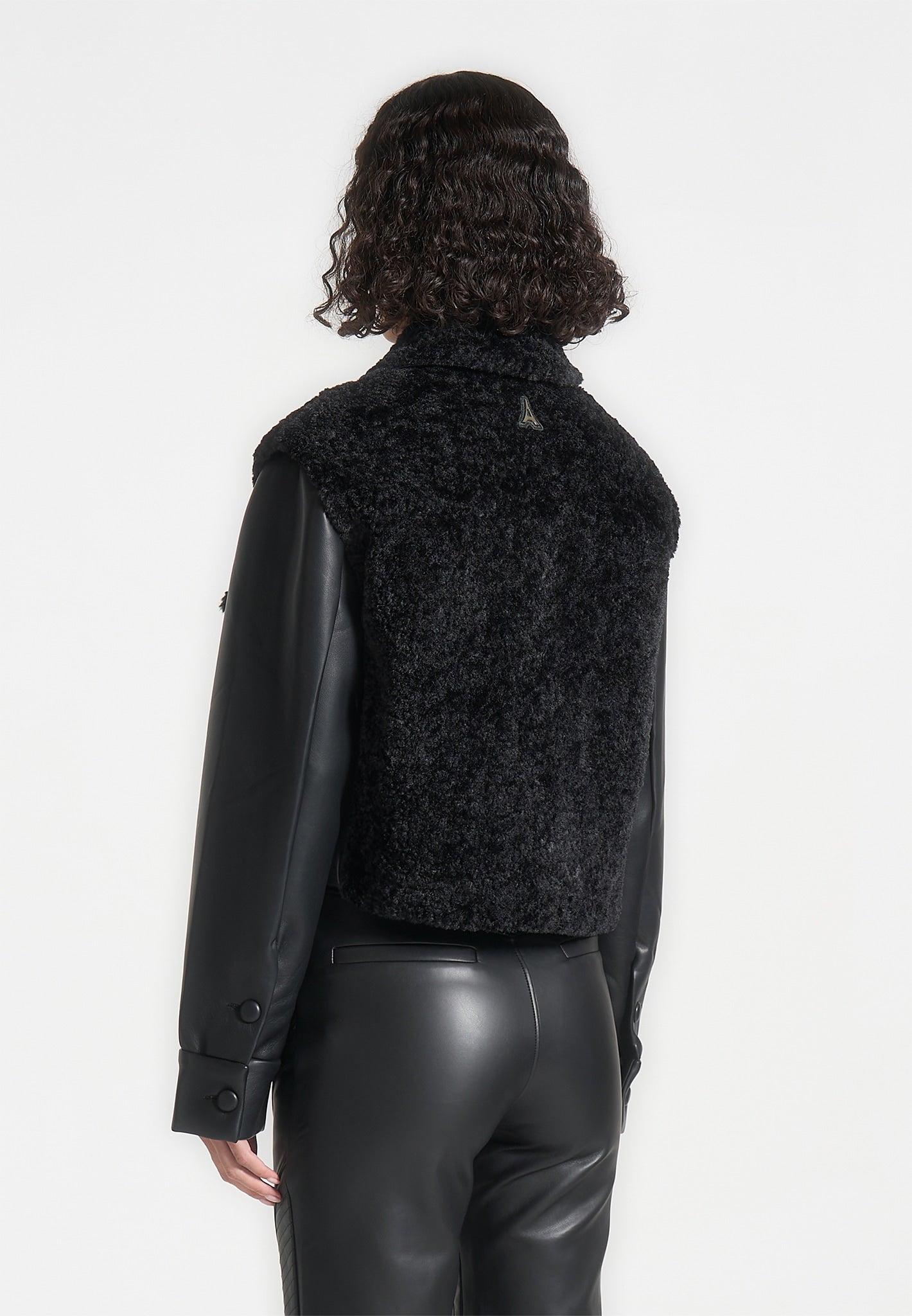 Plüschjacke mit Lederärmeln - Schwarz 