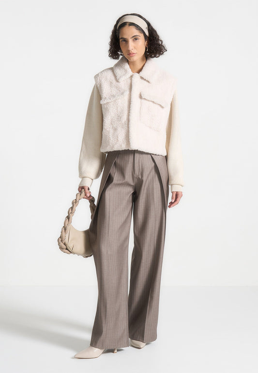 Plüschjacke mit Strickärmeln - Creme