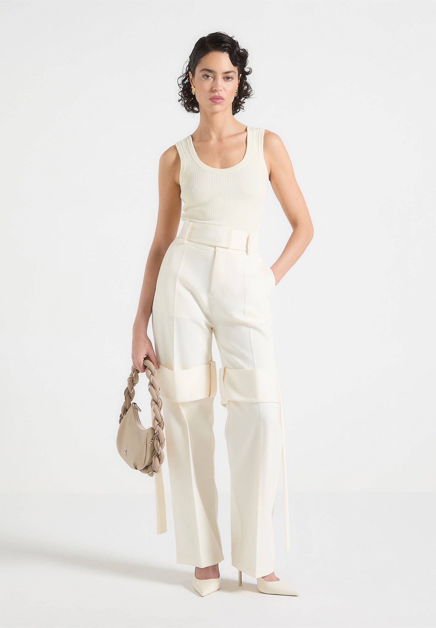 Maßgeschneiderte Hose mit Gürtelriemendetail - Creme 