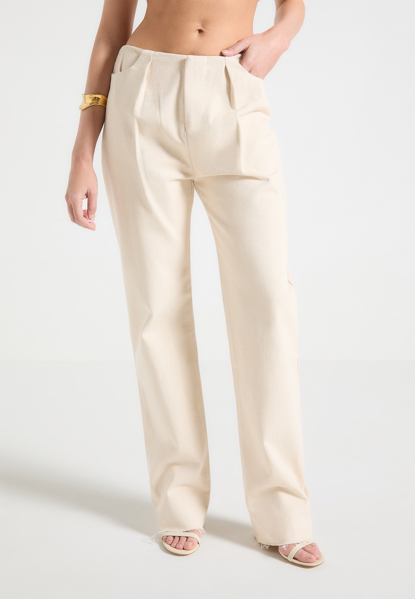 Boyfriendjeans mit Bundfalten - Creme