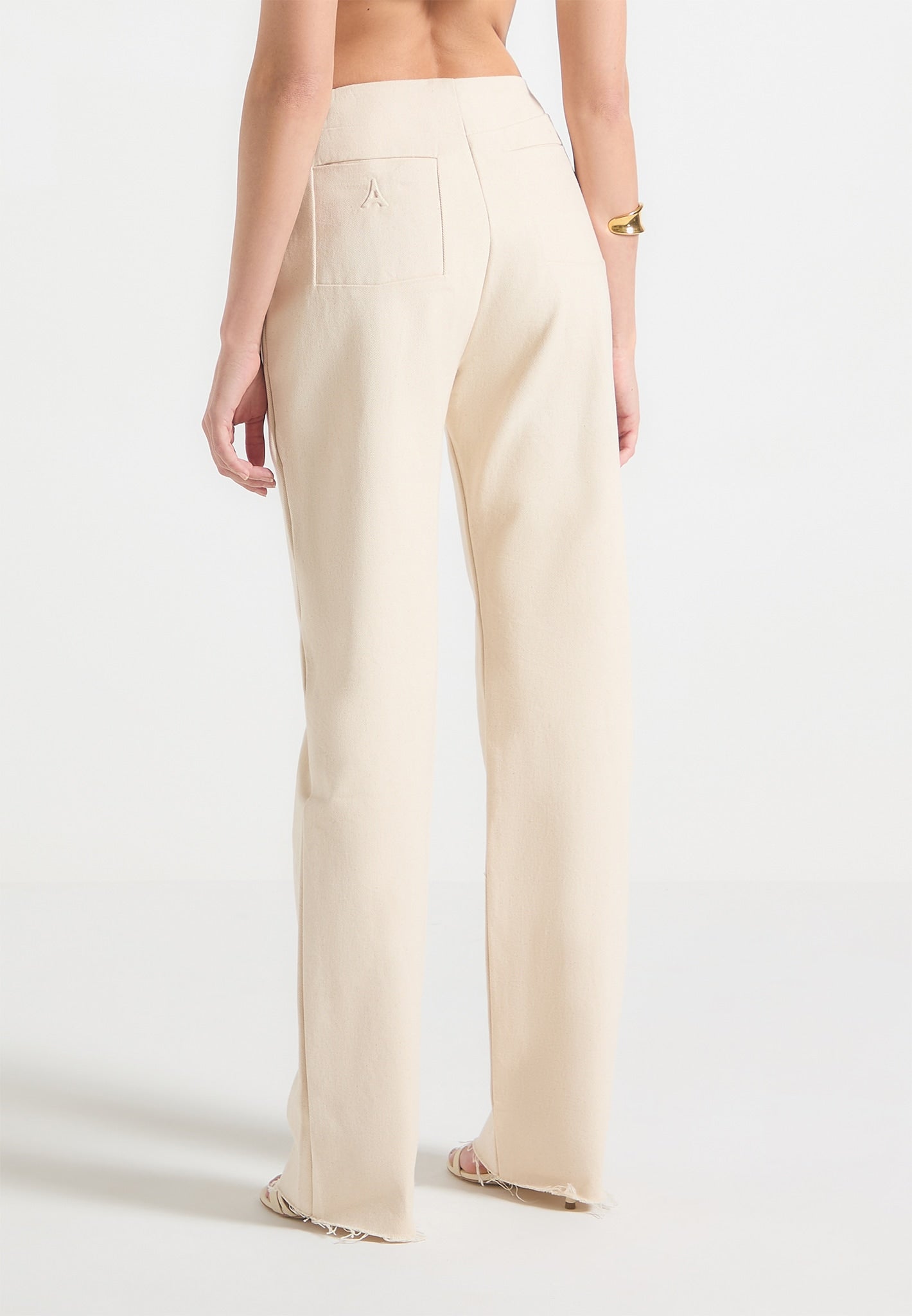 Boyfriendjeans mit Bundfalten - Creme