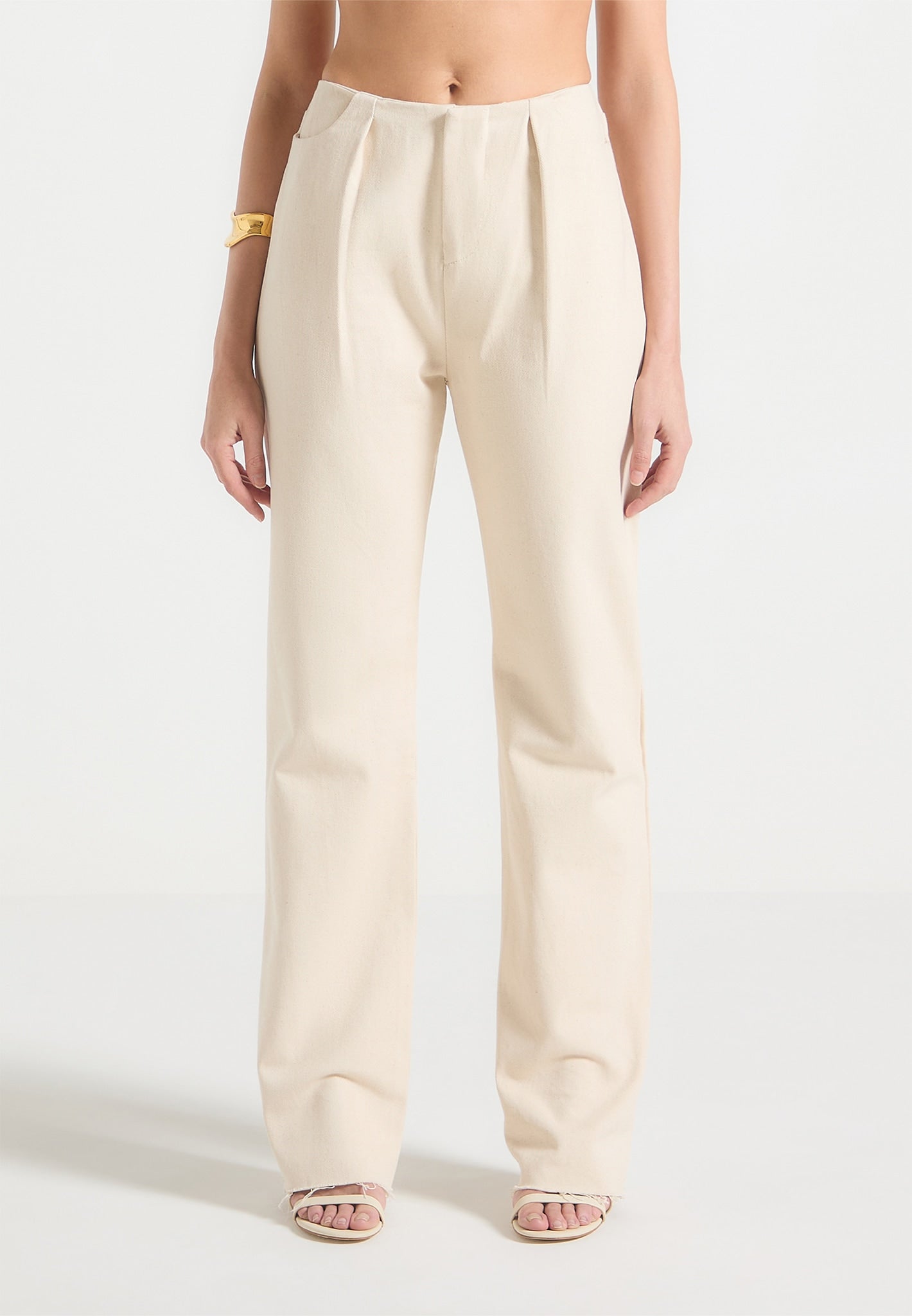 Boyfriendjeans mit Bundfalten - Creme