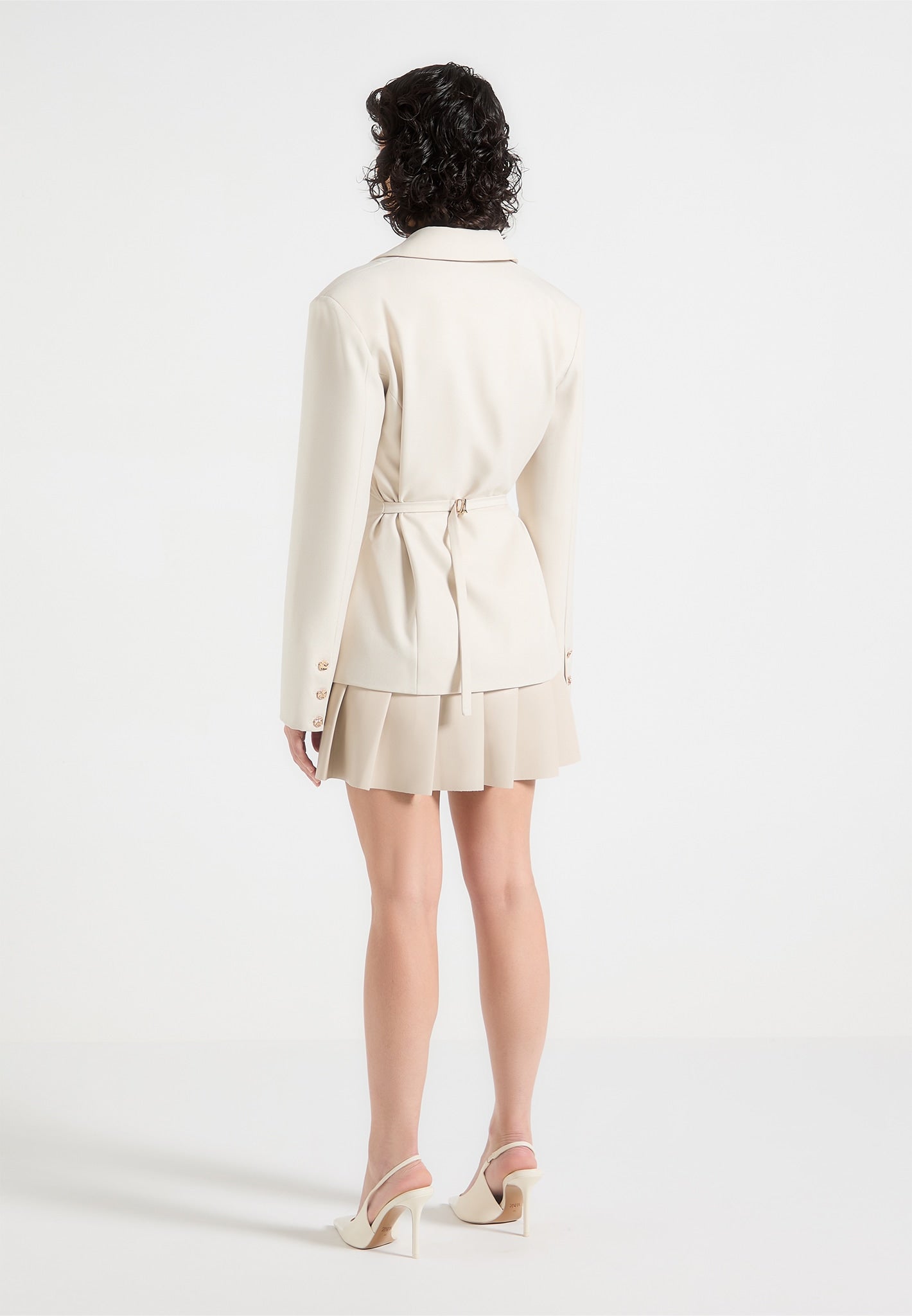 Maßgeschneidertes Cinch-Blazerkleid mit Falten - Beige 